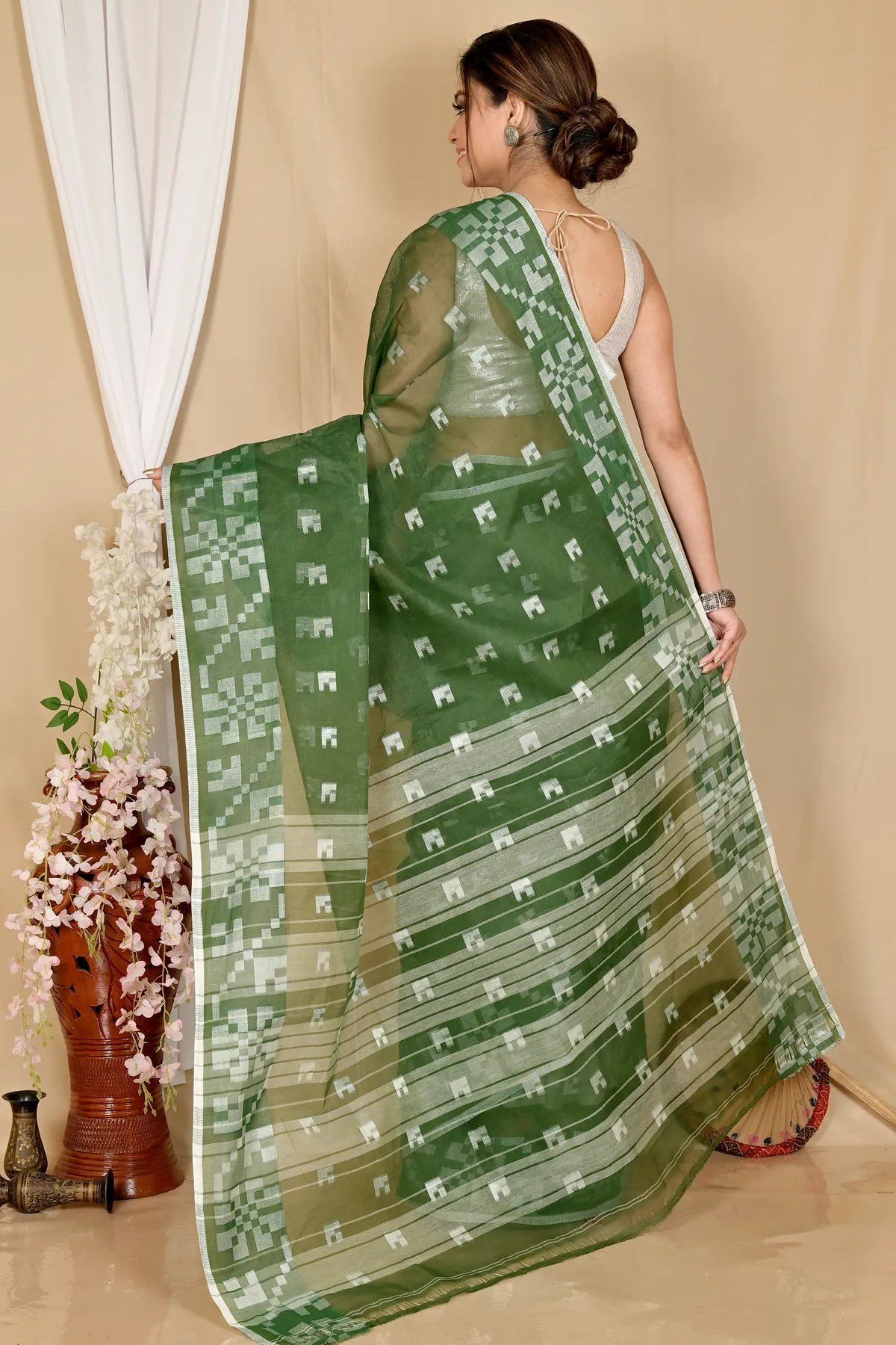 DipDiya Pure Cotton Dark Green Aptuk Crafted with Soul Tant Sarees