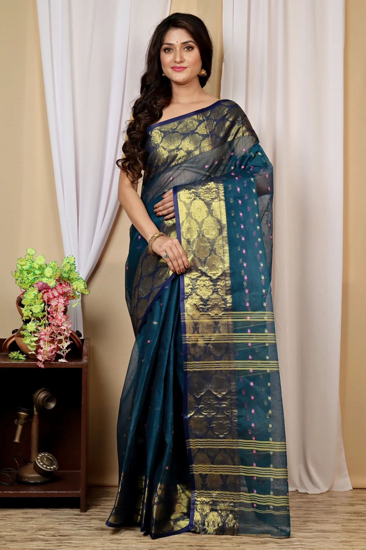 DipDiya Pure Cotton Dark Green Asmanito Masterfully Woven Tant Sarees