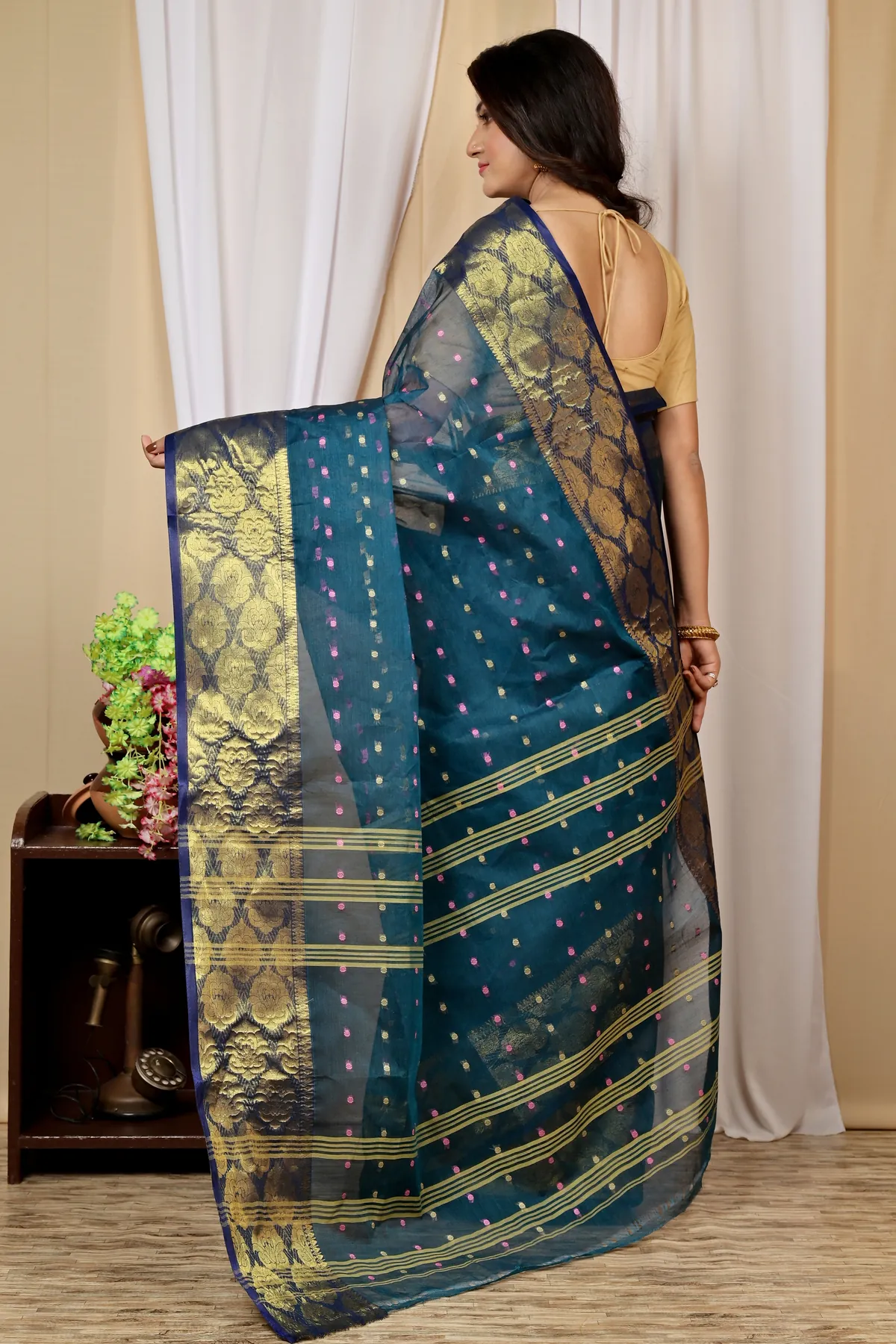 DipDiya Pure Cotton Dark Green Asmanito Masterfully Woven Tant Sarees