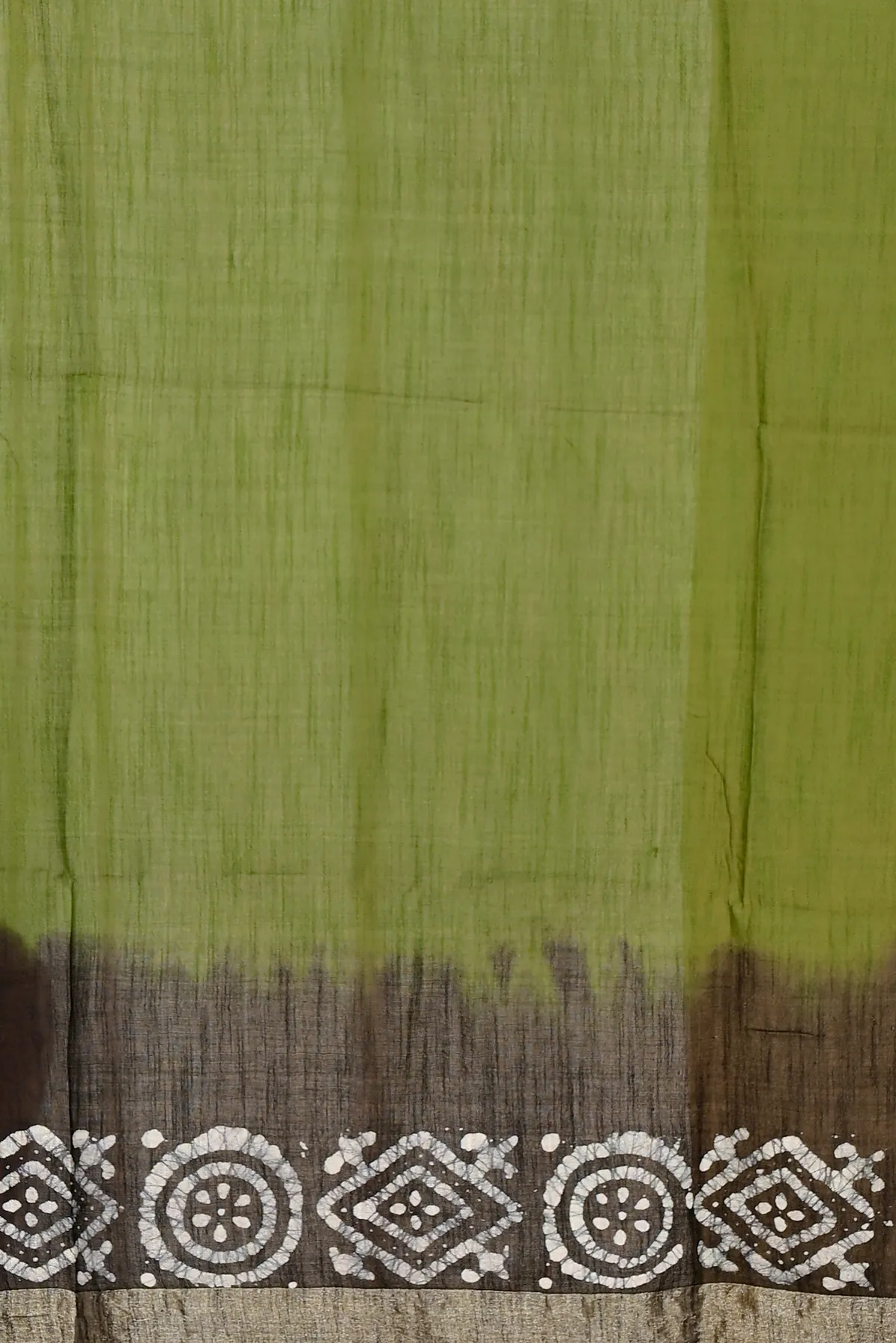 DipDiya Pure Cotton Dark Green Batika Bengali Heritage Batik Print Sarees