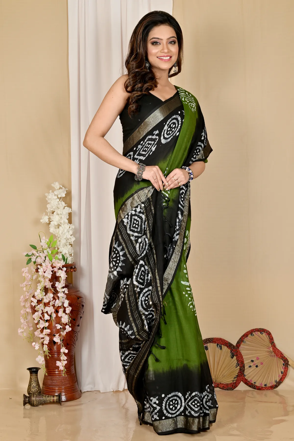 DipDiya Pure Cotton Dark Green Batika Bengali Heritage Batik Print Sarees