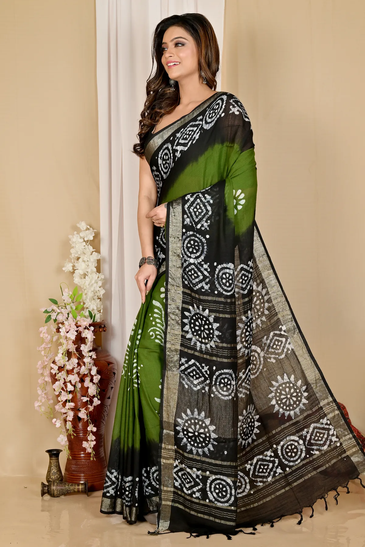 DipDiya Pure Cotton Dark Green Batika Bengali Heritage Batik Print Sarees