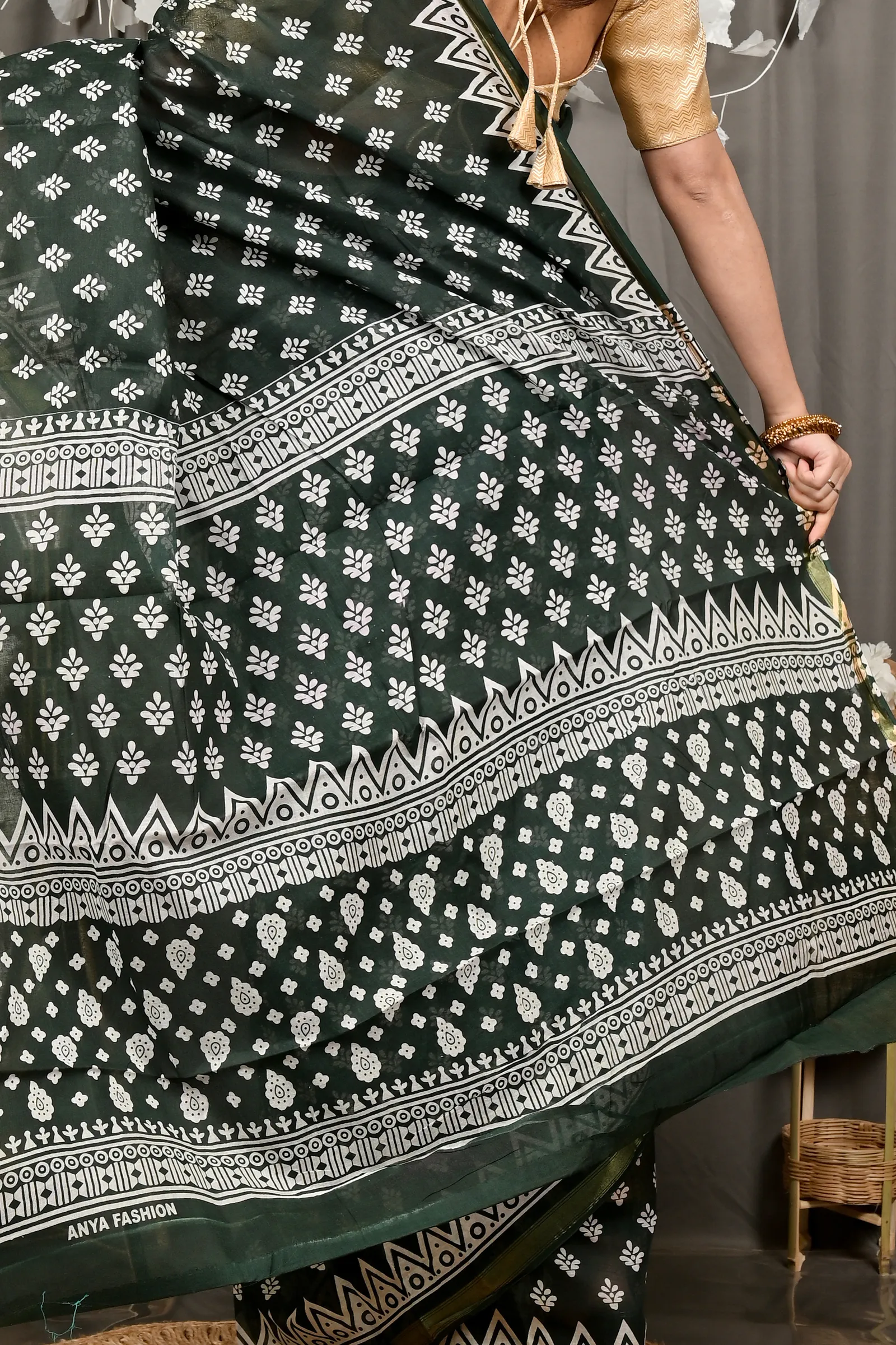 DipDiya Pure Cotton Dark Green Febasi Bengal in Every Thread Batik Print Sarees