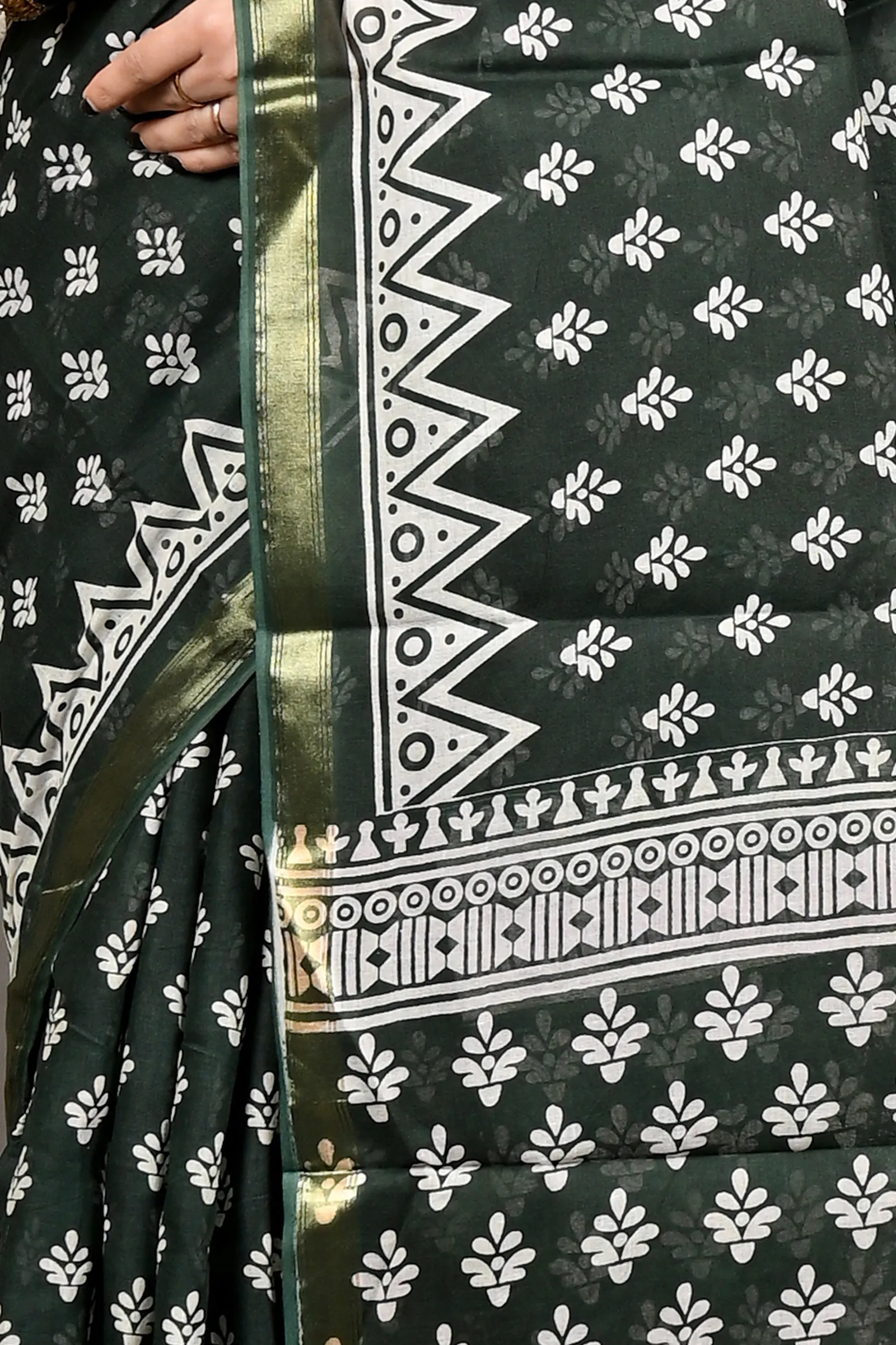 DipDiya Pure Cotton Dark Green Febasi Bengal in Every Thread Batik Print Sarees