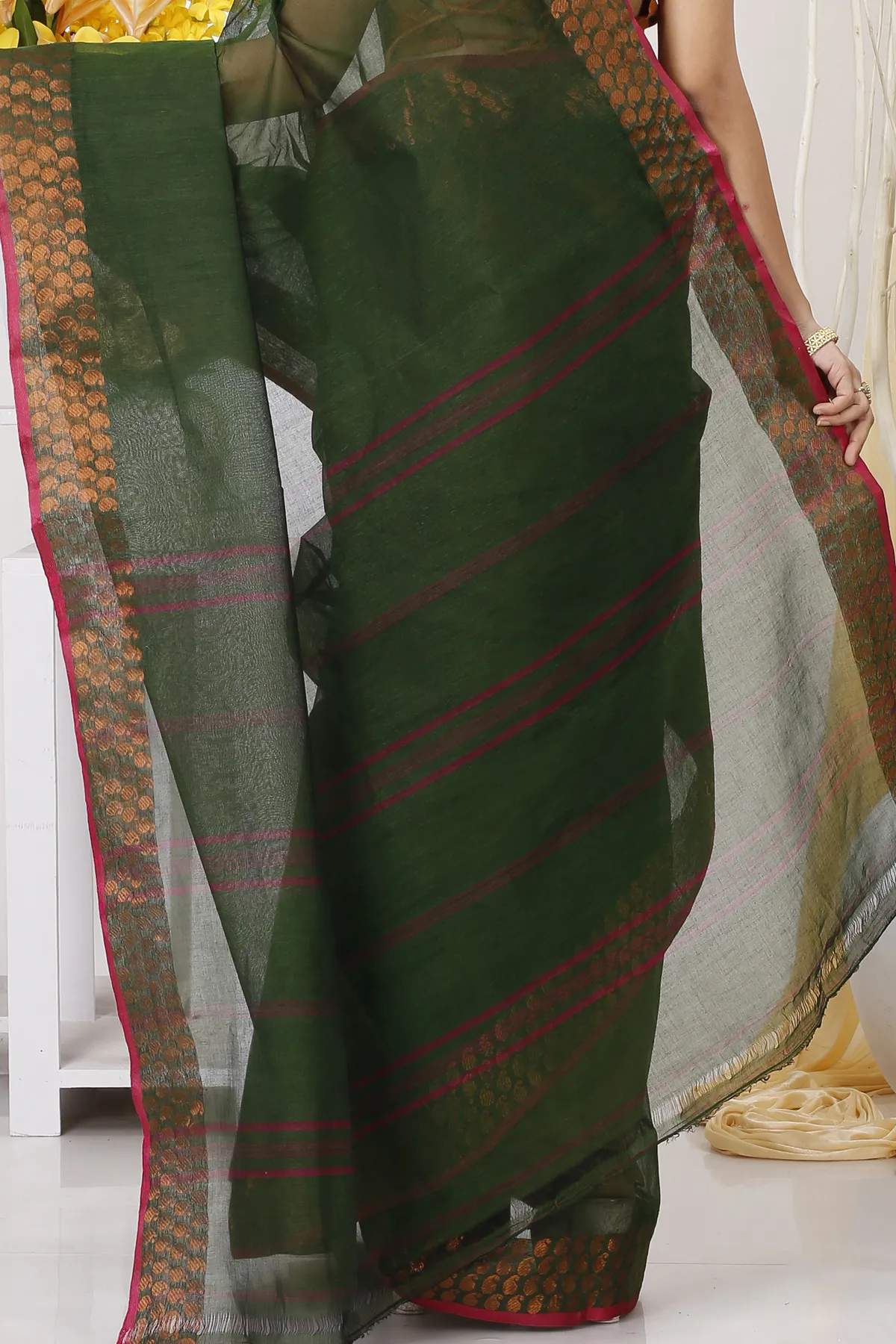 DipDiya Pure Cotton Dark Green Lilan Masterfully Woven Tant Sarees