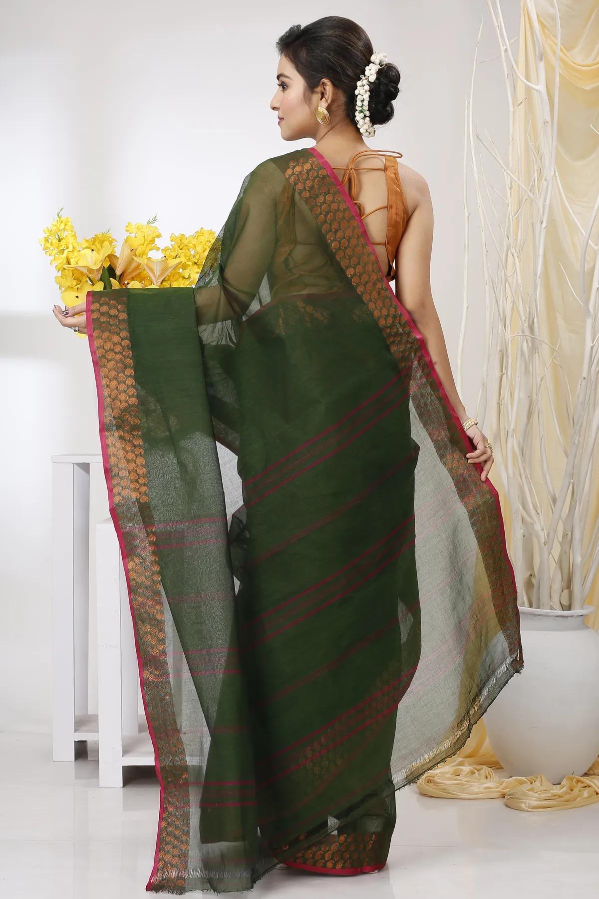 DipDiya Pure Cotton Dark Green Lilan Masterfully Woven Tant Sarees