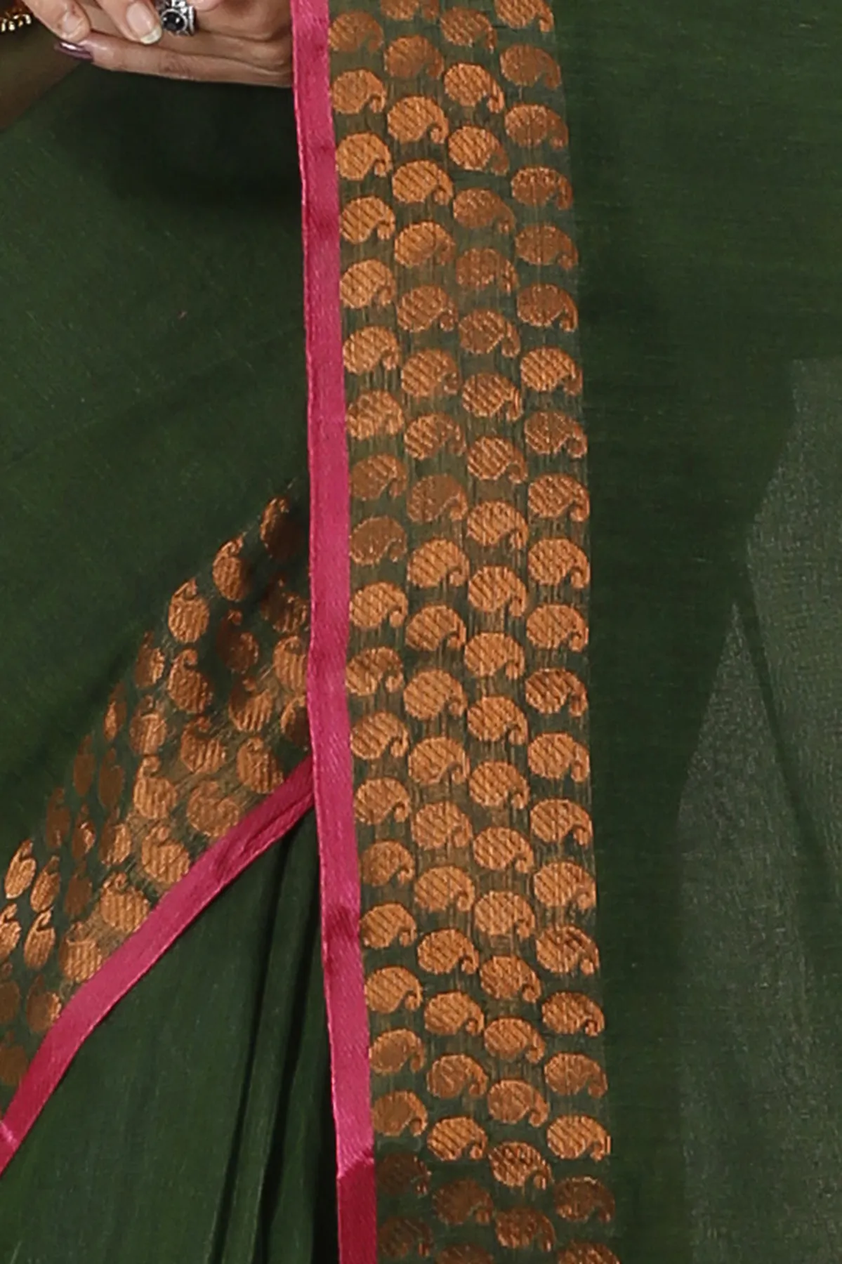 DipDiya Pure Cotton Dark Green Lilan Masterfully Woven Tant Sarees
