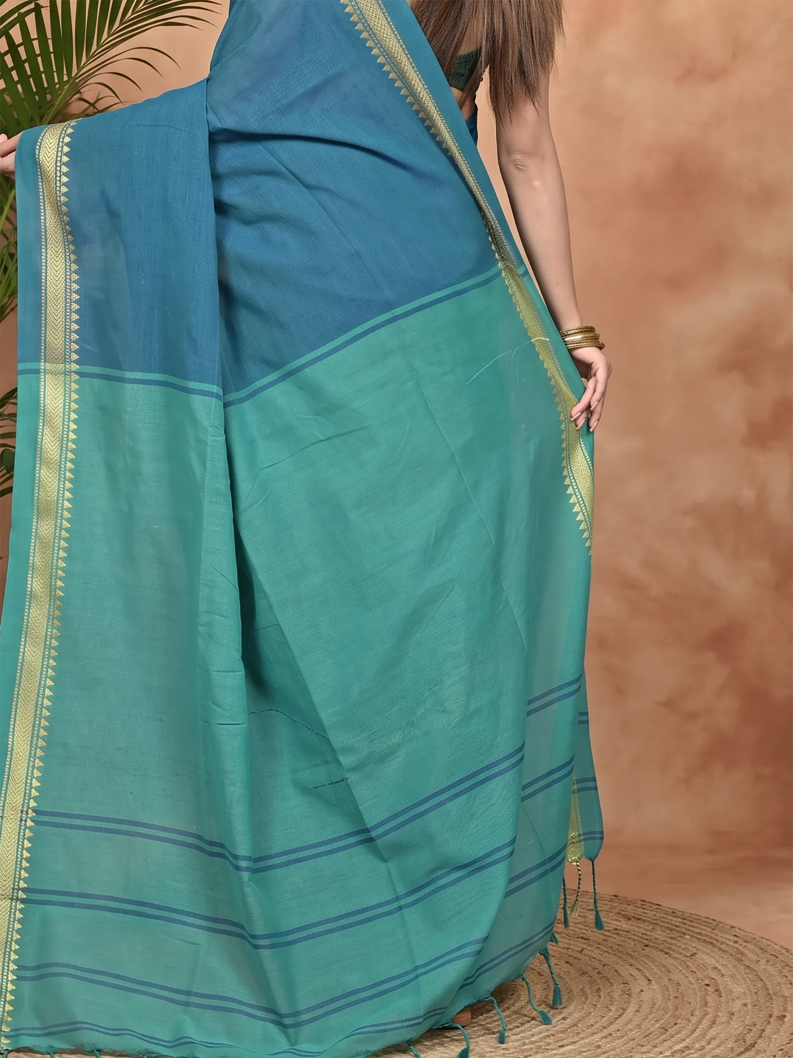 DipDiya Pure Cotton Dark Green Nopra Artisan Crafted Handloom Sarees