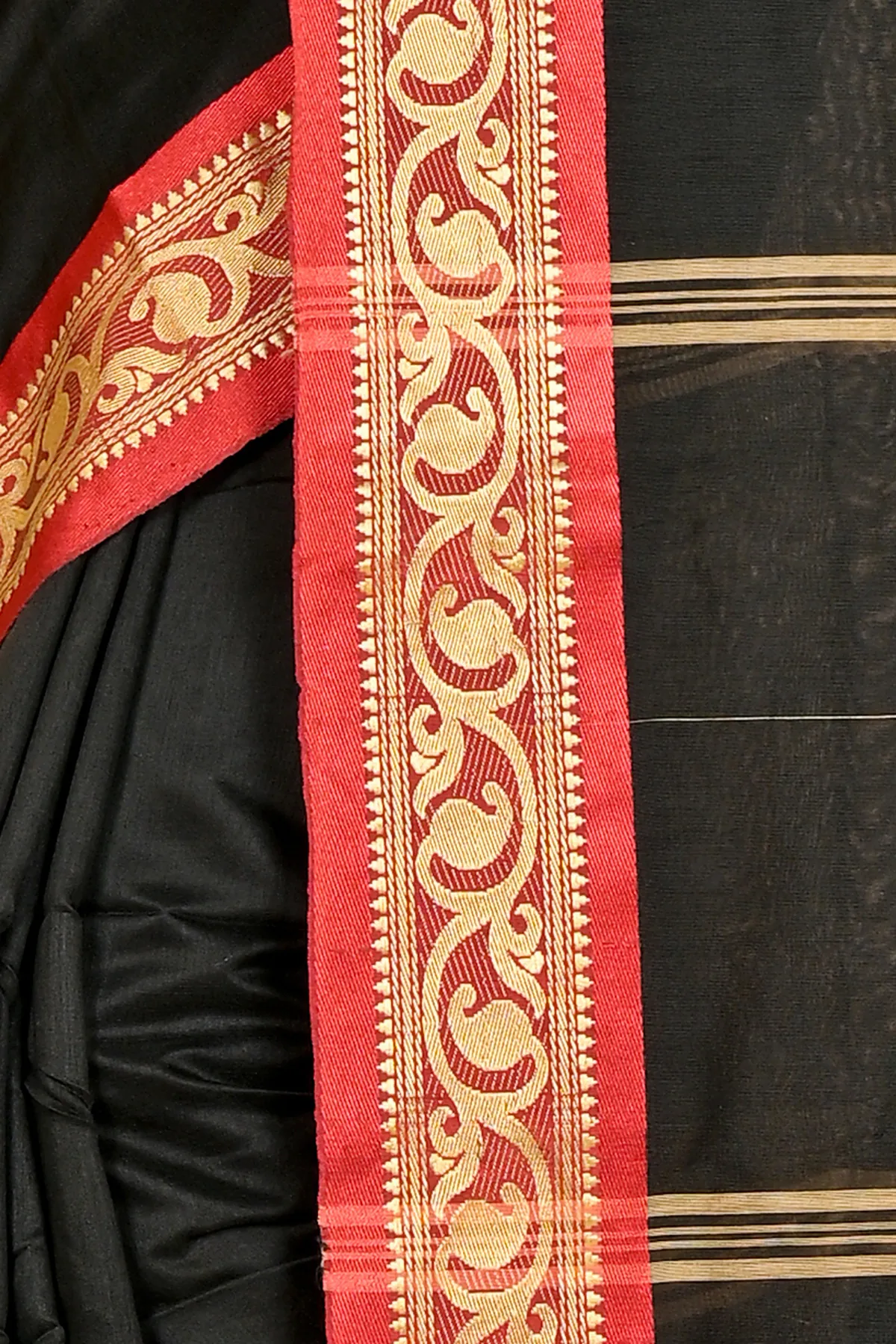 DipDiya Pure Cotton Dark Green Nova Crafted with Soul Handloom Sarees