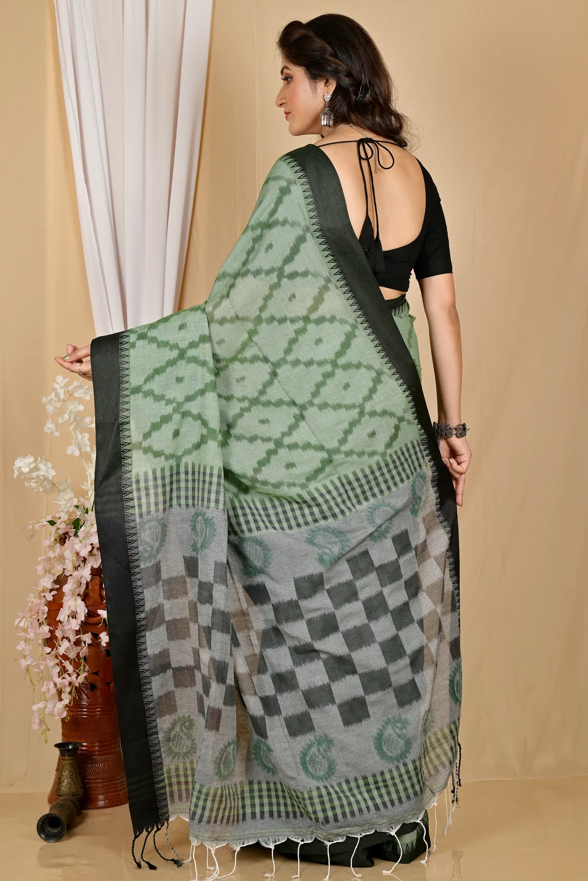 DipDiya Pure Cotton Dark Green Seuma Tradition in Every Thread Handloom Sarees