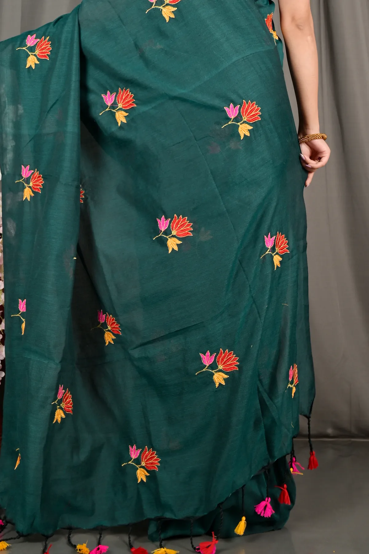 DipDiya Pure Cotton Dark Green Umkor Than Threads of Tradition Embroidery Handloom sarees