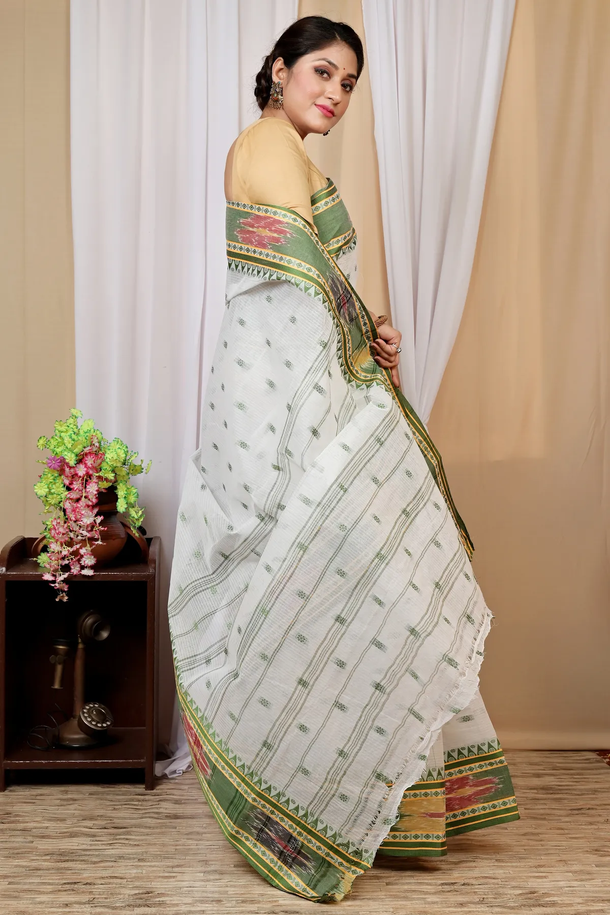 DipDiya Pure Cotton Green and White Hema Elegant by Tradition Tant Sarees