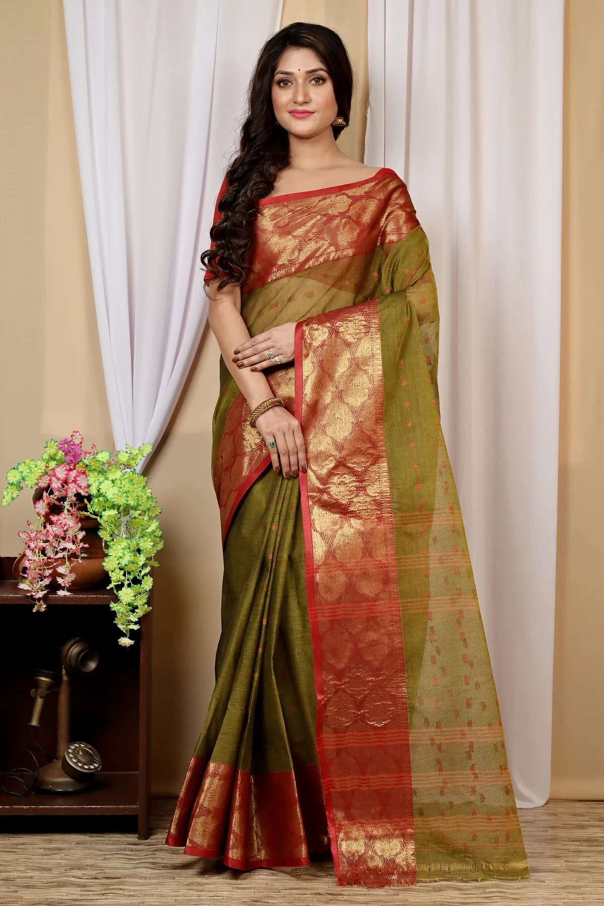 DipDiya Pure Cotton Green Asmanito Loom to Love Tant Sarees