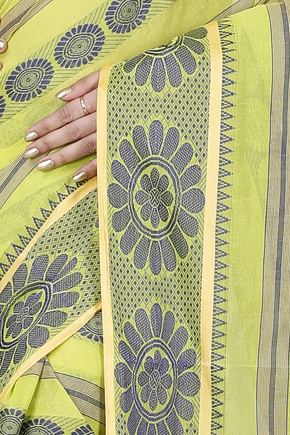 DipDiya Pure Cotton Green Chakro Tant Artisan Crafted Tant Sarees