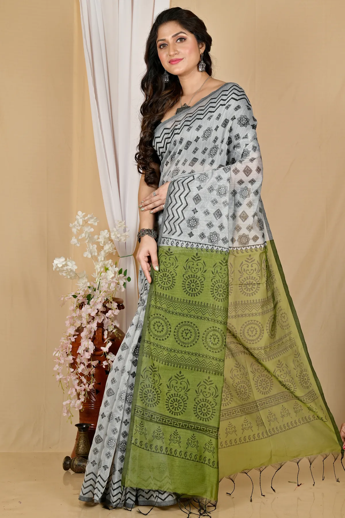 DipDiya Pure Cotton Green Grey Senak Regal Bengali Printed Handloom Sarees