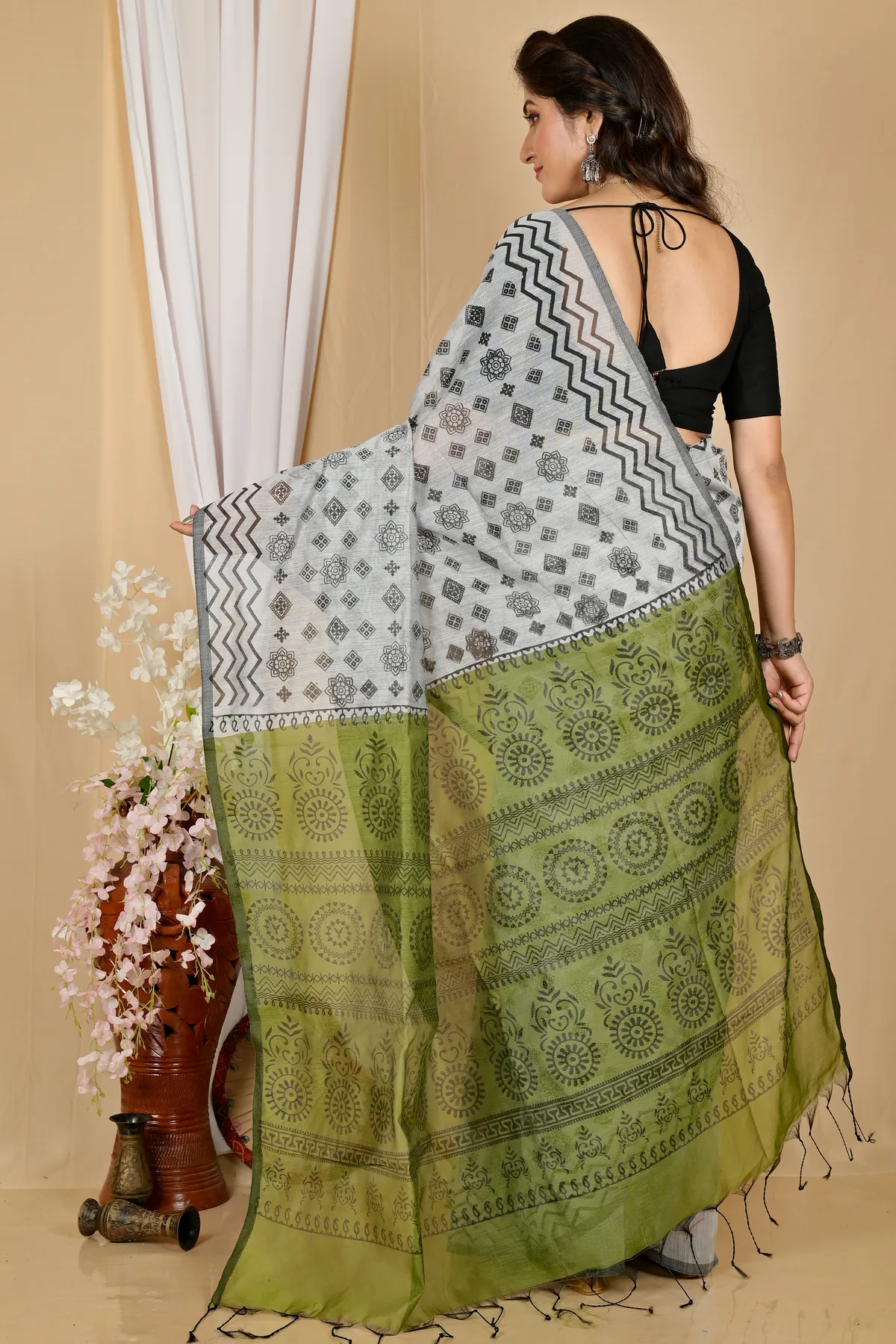 DipDiya Pure Cotton Green Grey Senak Regal Bengali Printed Handloom Sarees
