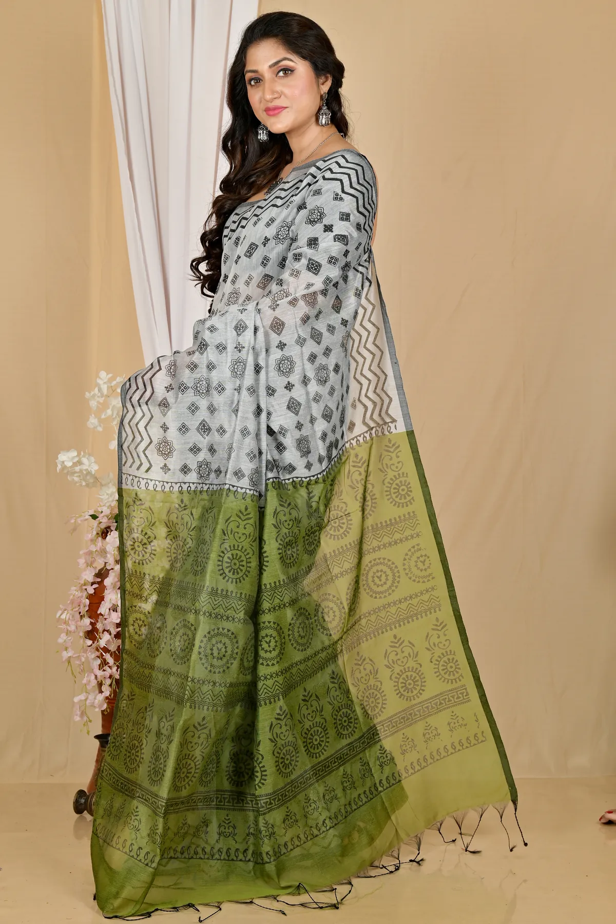 DipDiya Pure Cotton Green Grey Senak Regal Bengali Printed Handloom Sarees