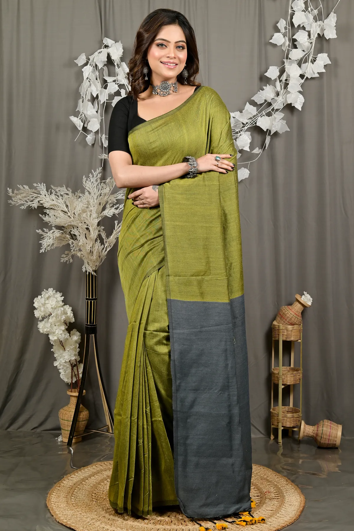 DipDiya Pure Cotton Green Grey ThanKhaditu Effortless Tradition Handloom Sarees