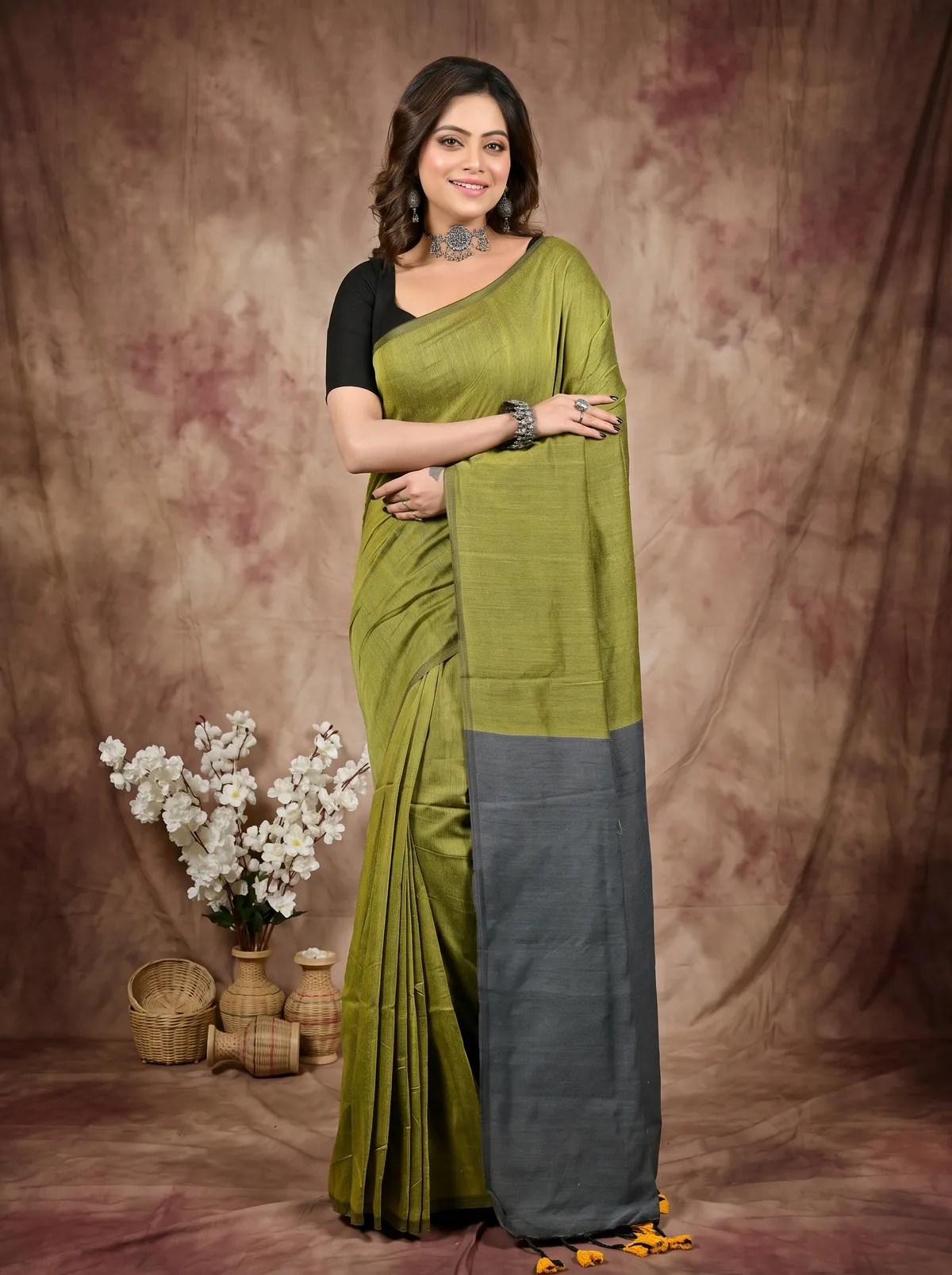 DipDiya Pure Cotton Green Grey ThanKhaditu Effortless Tradition Handloom Sarees