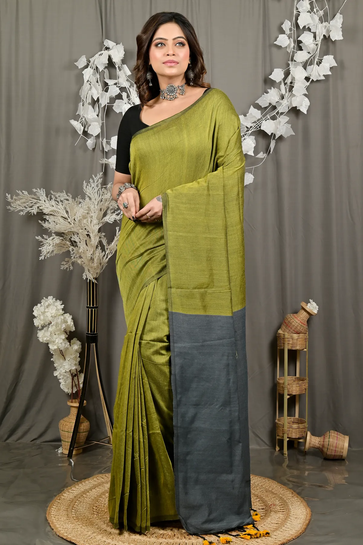 DipDiya Pure Cotton Green Grey ThanKhaditu Effortless Tradition Handloom Sarees