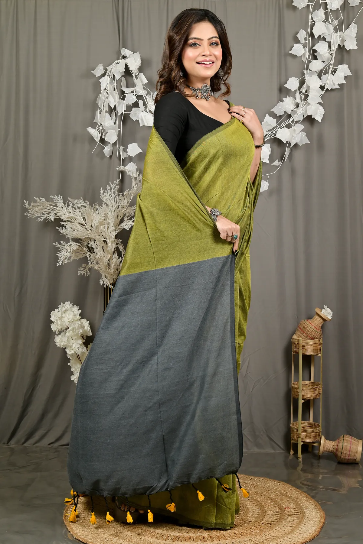 DipDiya Pure Cotton Green Grey ThanKhaditu Effortless Tradition Handloom Sarees