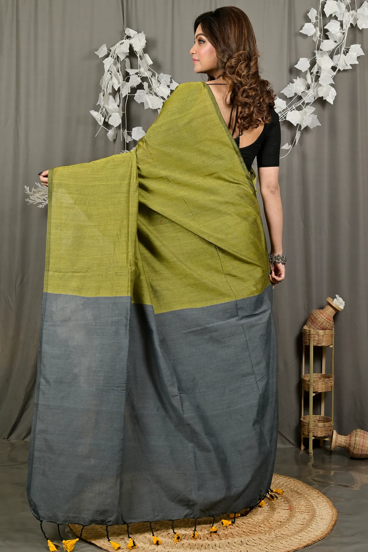 DipDiya Pure Cotton Green Grey ThanKhaditu Effortless Tradition Handloom Sarees