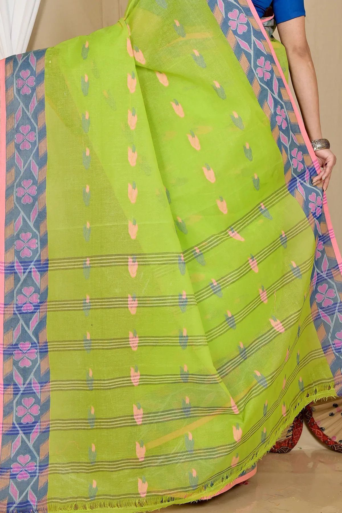 DipDiya Pure Cotton Green Komtai Classic Bengali Tant Sarees