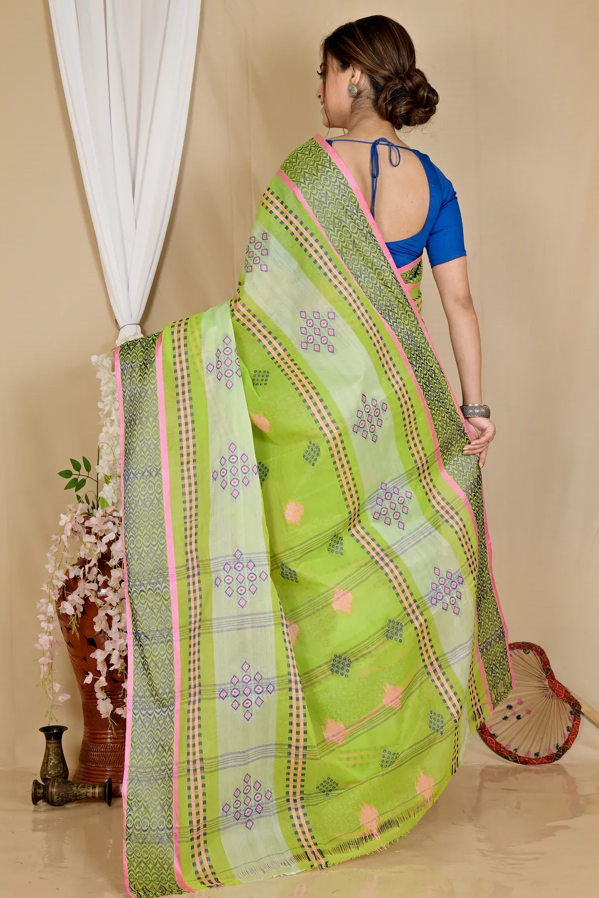 DipDiya Pure Cotton Green Krita Woven with Tradition Tant Sarees