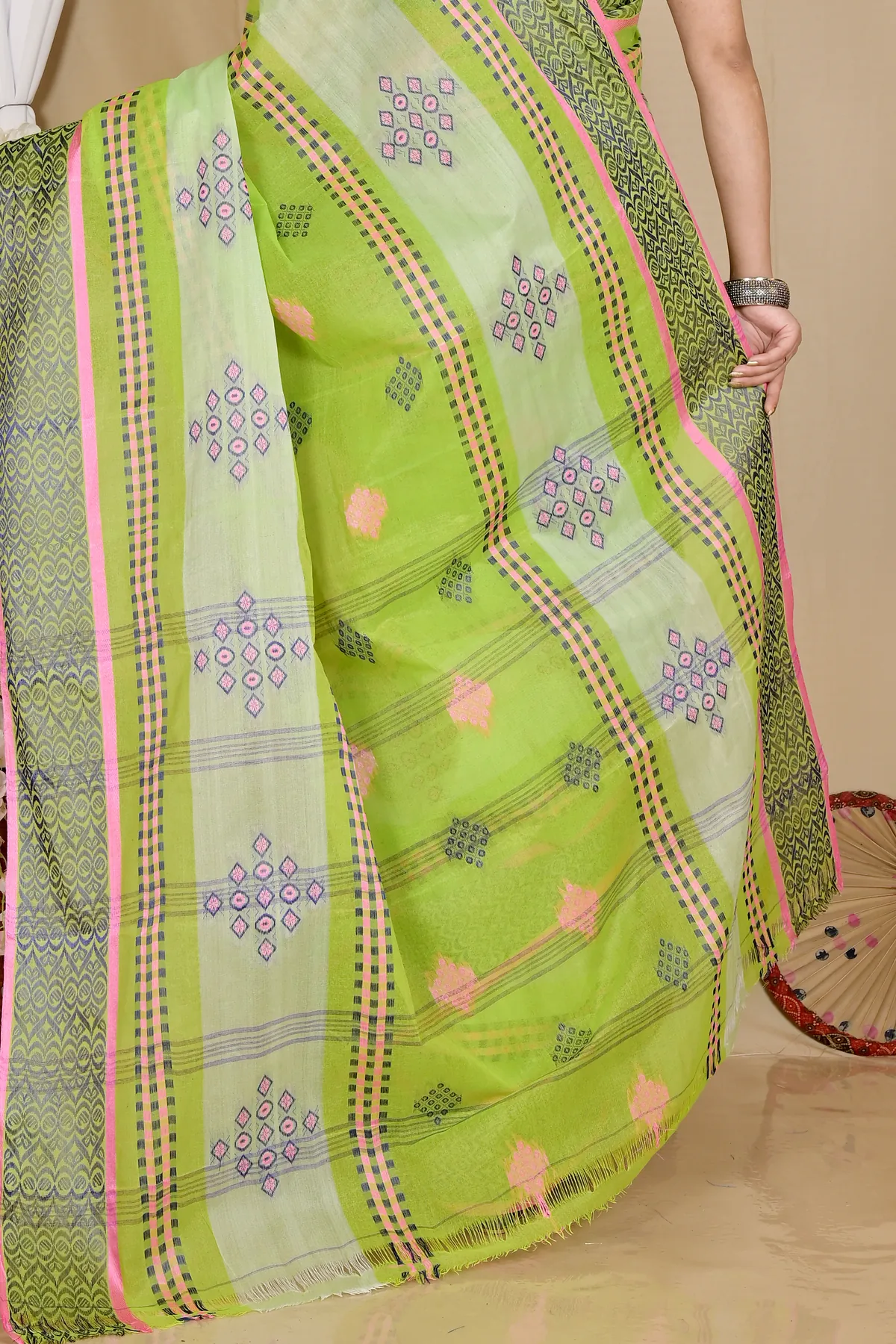 DipDiya Pure Cotton Green Krita Woven with Tradition Tant Sarees