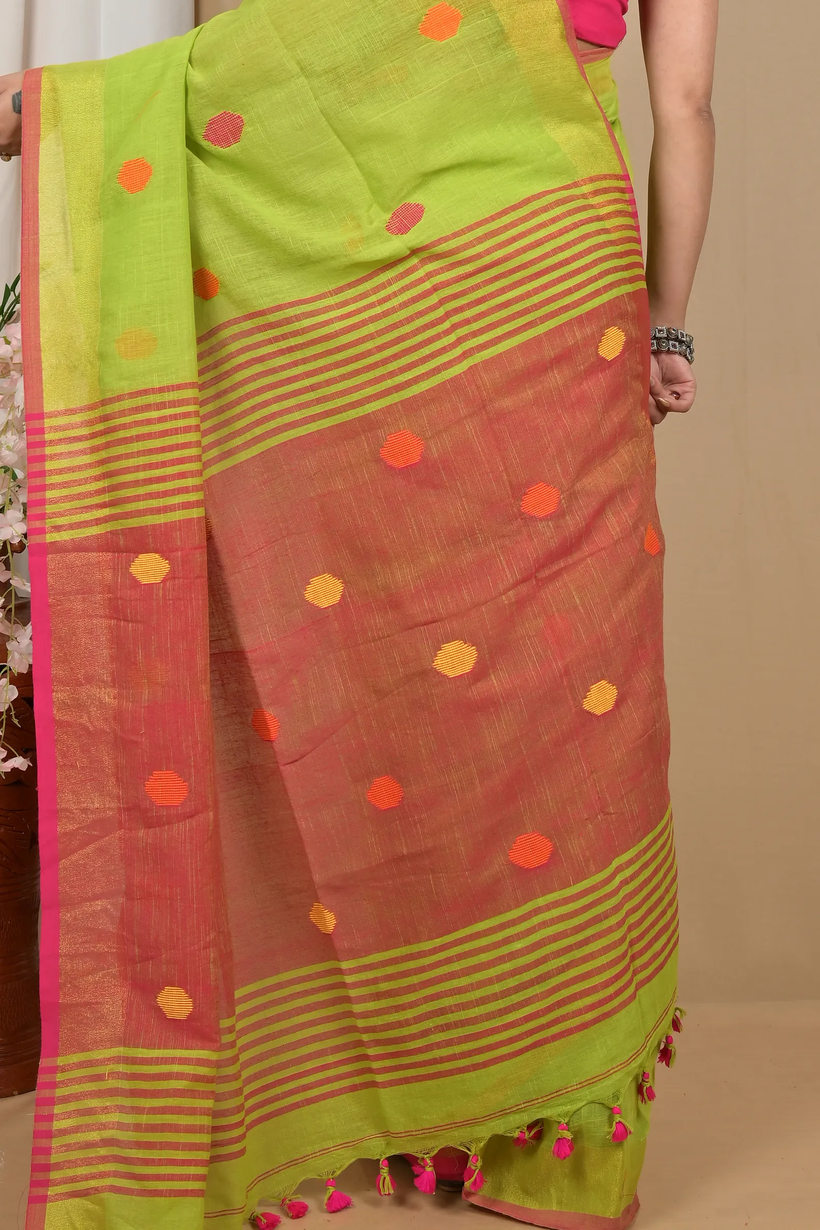 DipDiya Pure Cotton Green Red Achkol Tradition in Every Thread Handloom Sarees