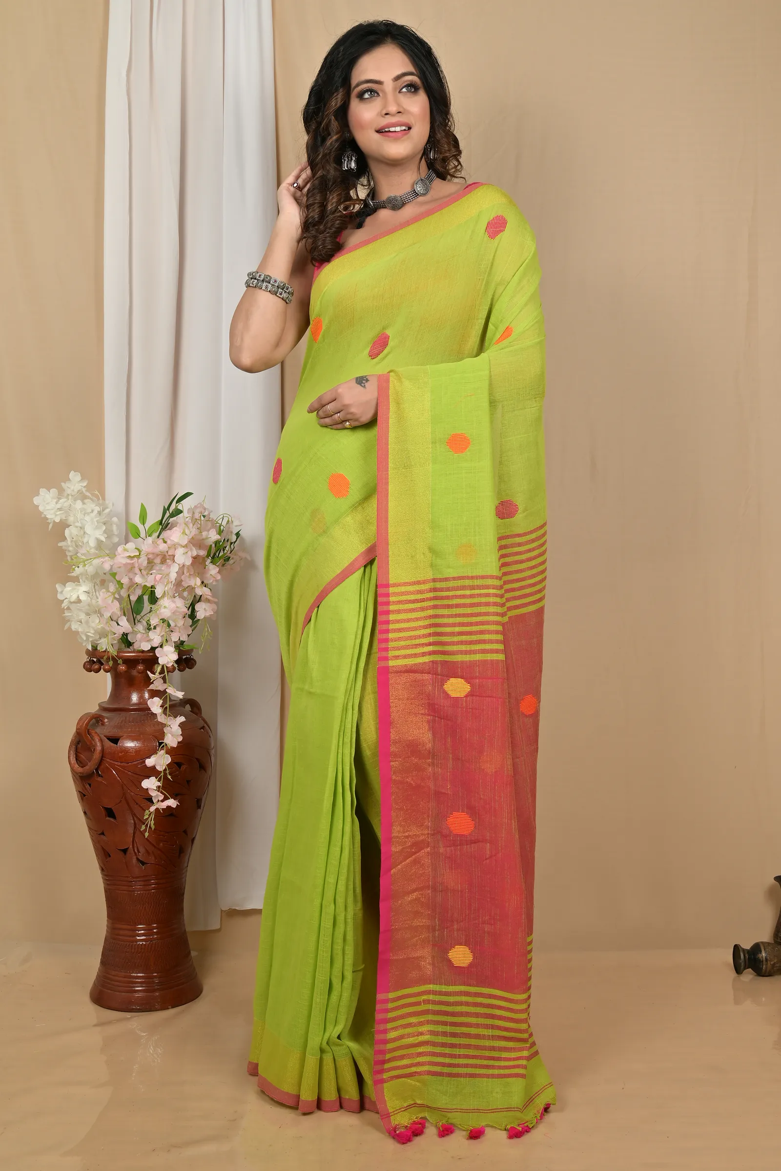 DipDiya Pure Cotton Green Red Achkol Tradition in Every Thread Handloom Sarees