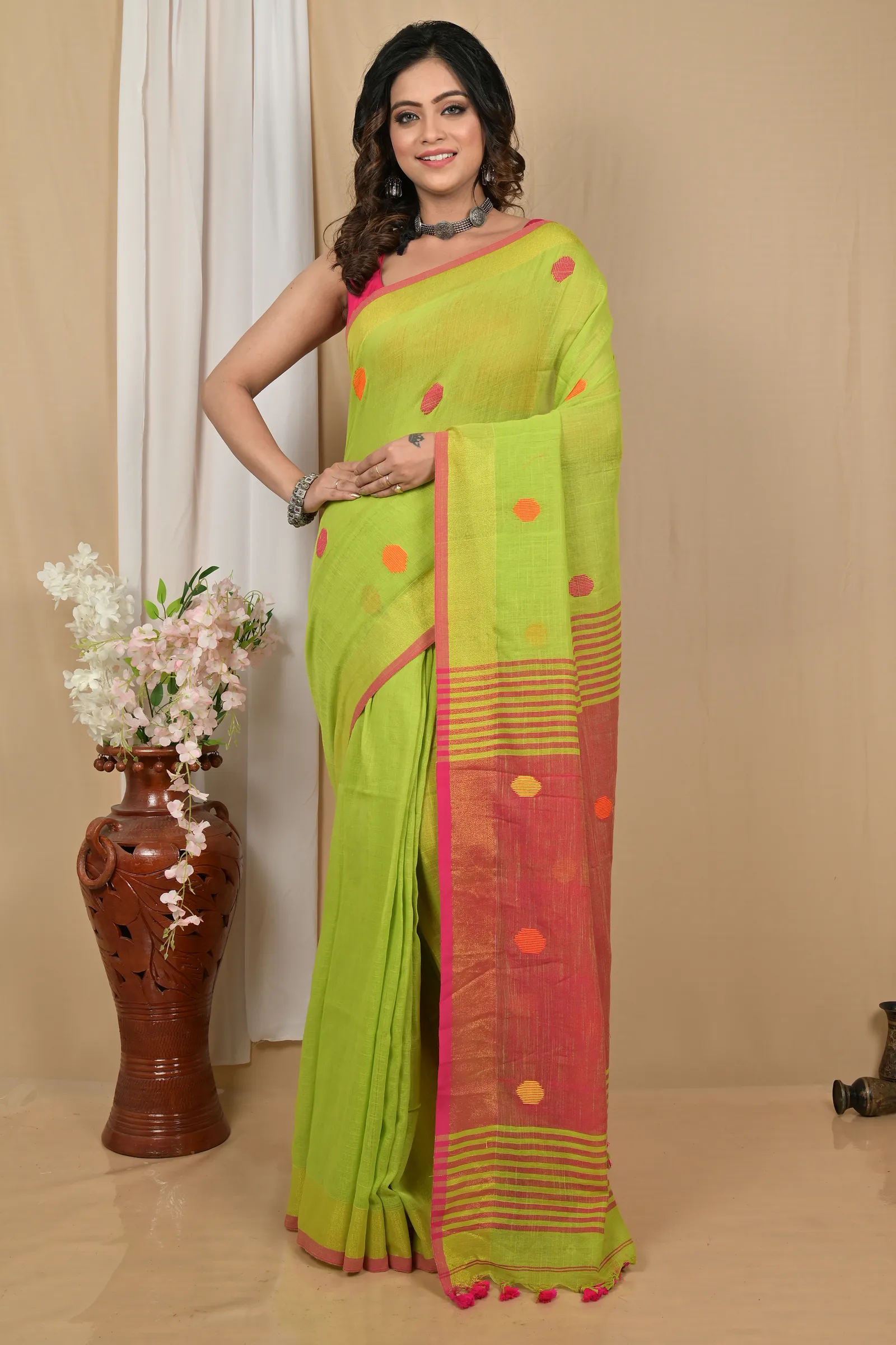 DipDiya Pure Cotton Green Red Achkol Tradition in Every Thread Handloom Sarees