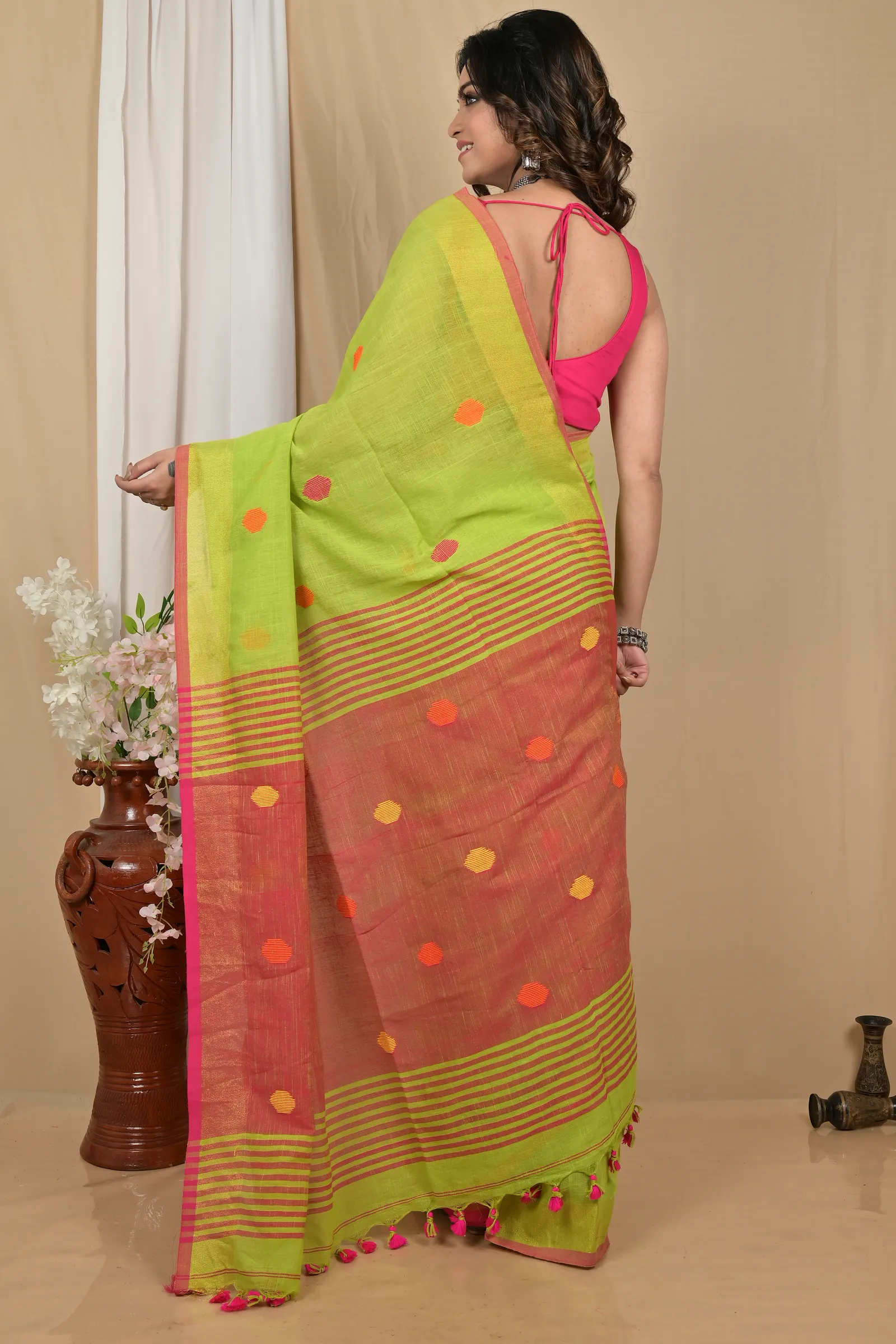 DipDiya Pure Cotton Green Red Achkol Tradition in Every Thread Handloom Sarees