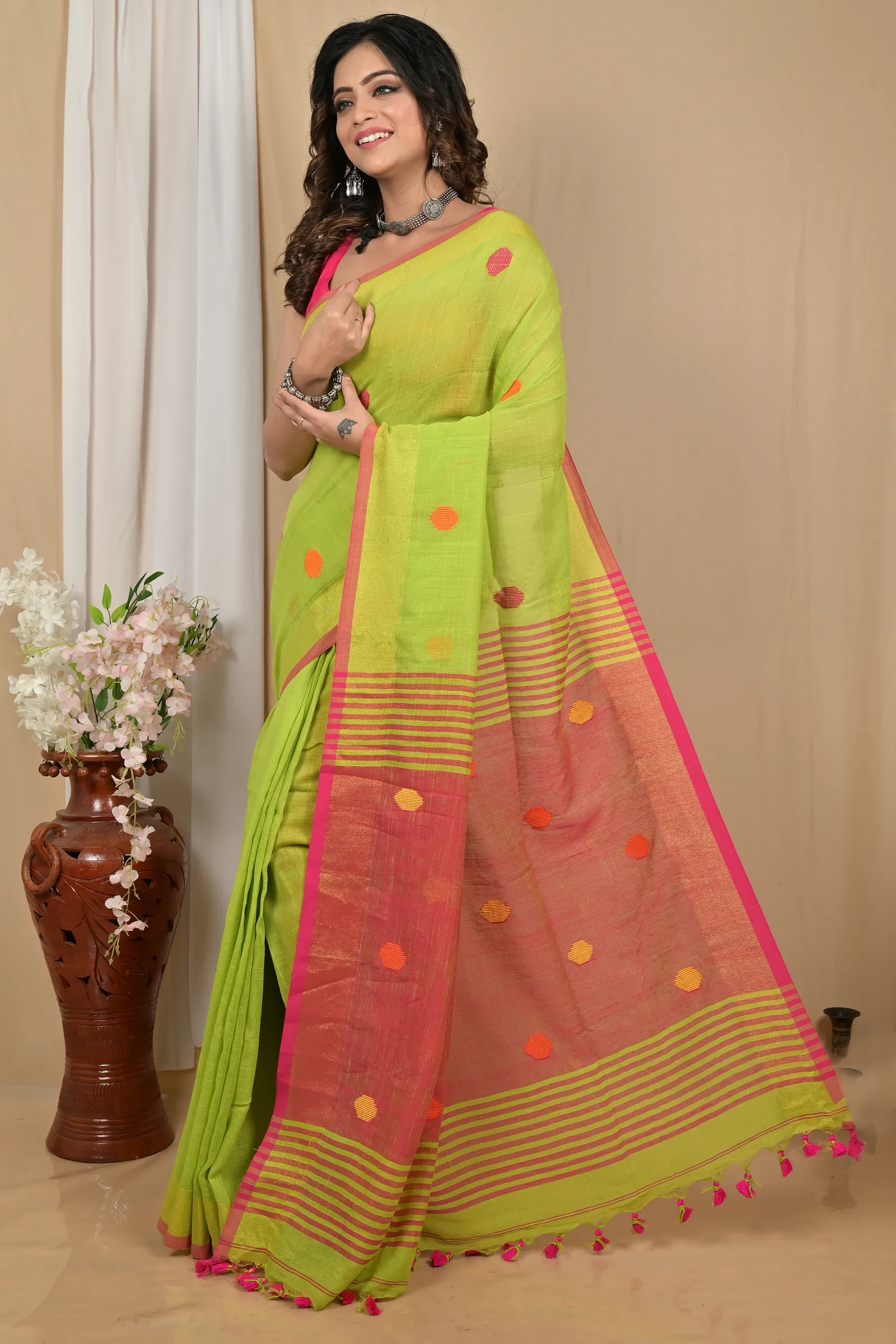 DipDiya Pure Cotton Green Red Achkol Tradition in Every Thread Handloom Sarees