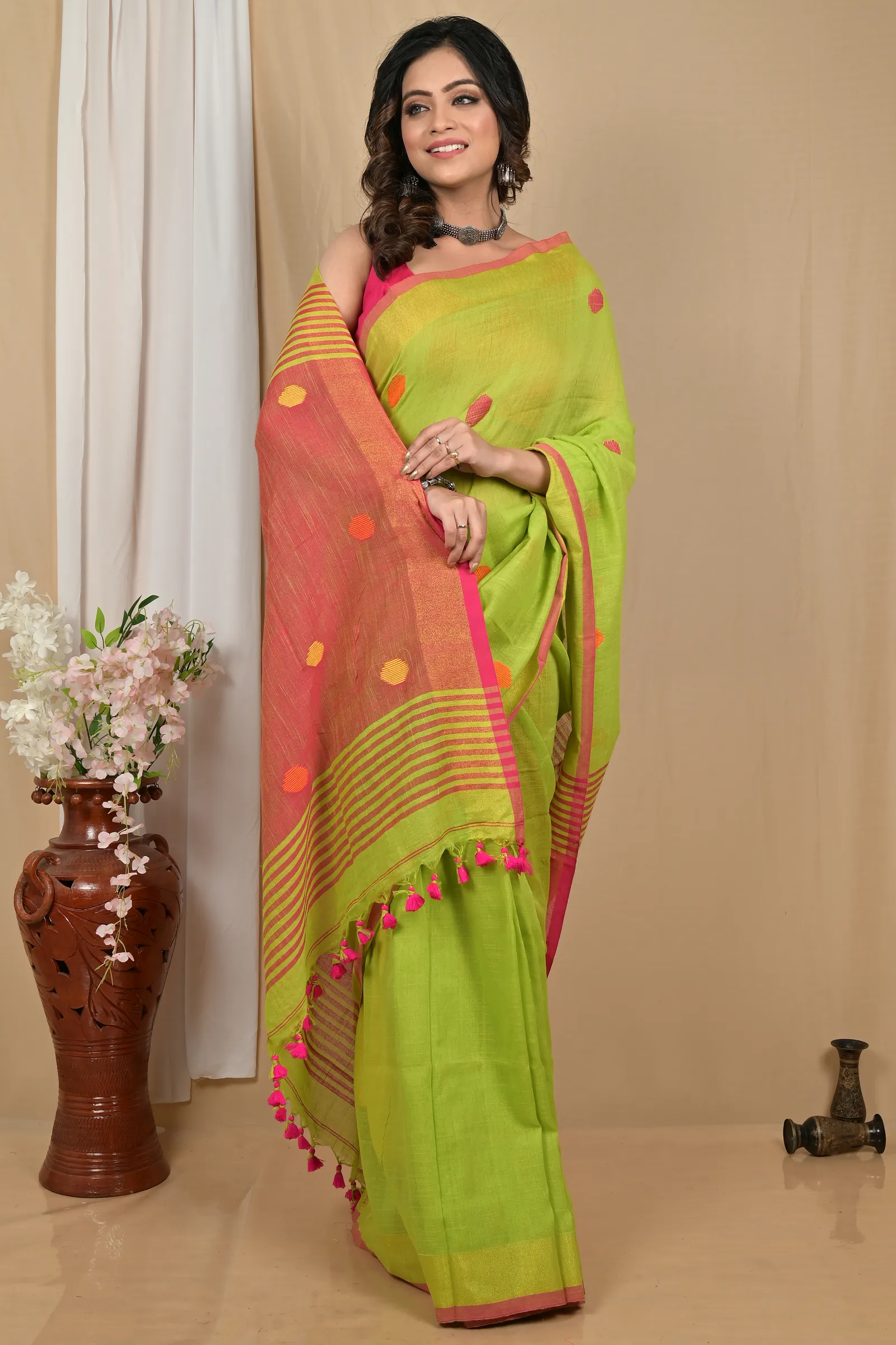 DipDiya Pure Cotton Green Red Achkol Tradition in Every Thread Handloom Sarees