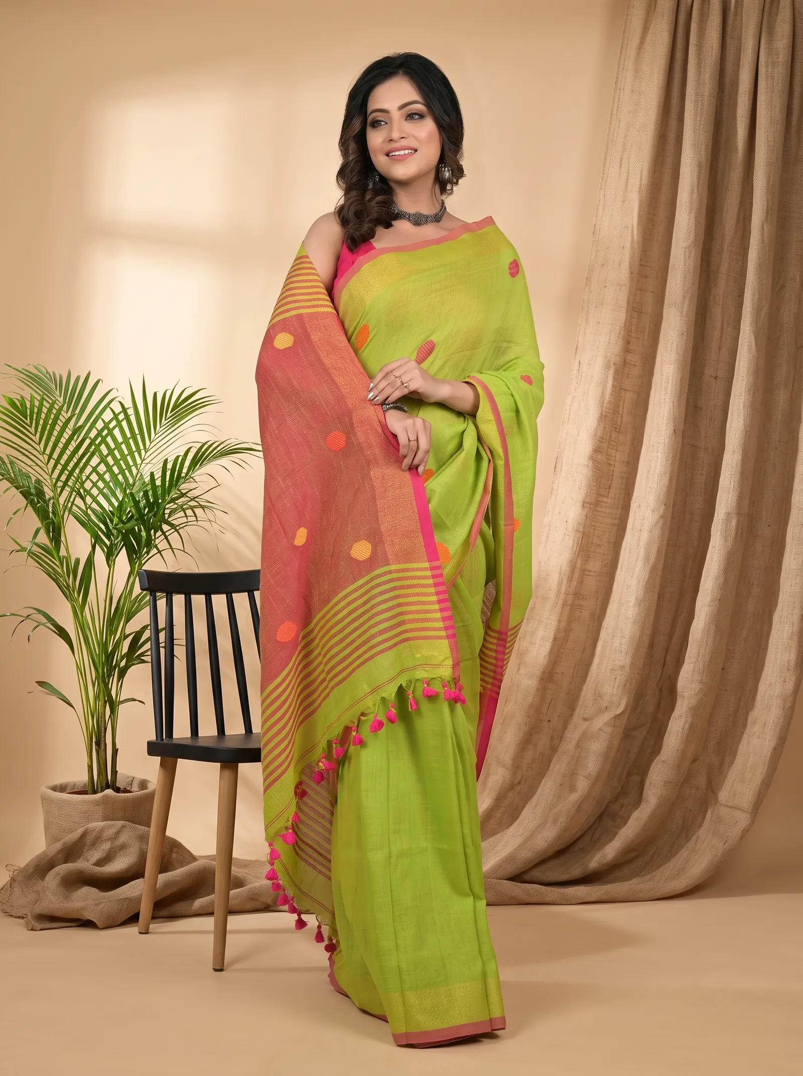 DipDiya Pure Cotton Green Red Achkol Tradition in Every Thread Handloom Sarees