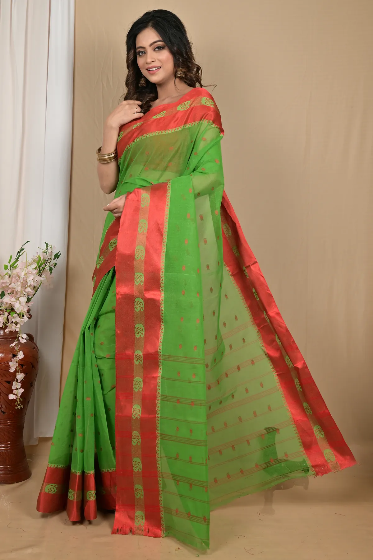 DipDiya Pure Cotton Green Red Achma Artisan Woven Tant Sarees