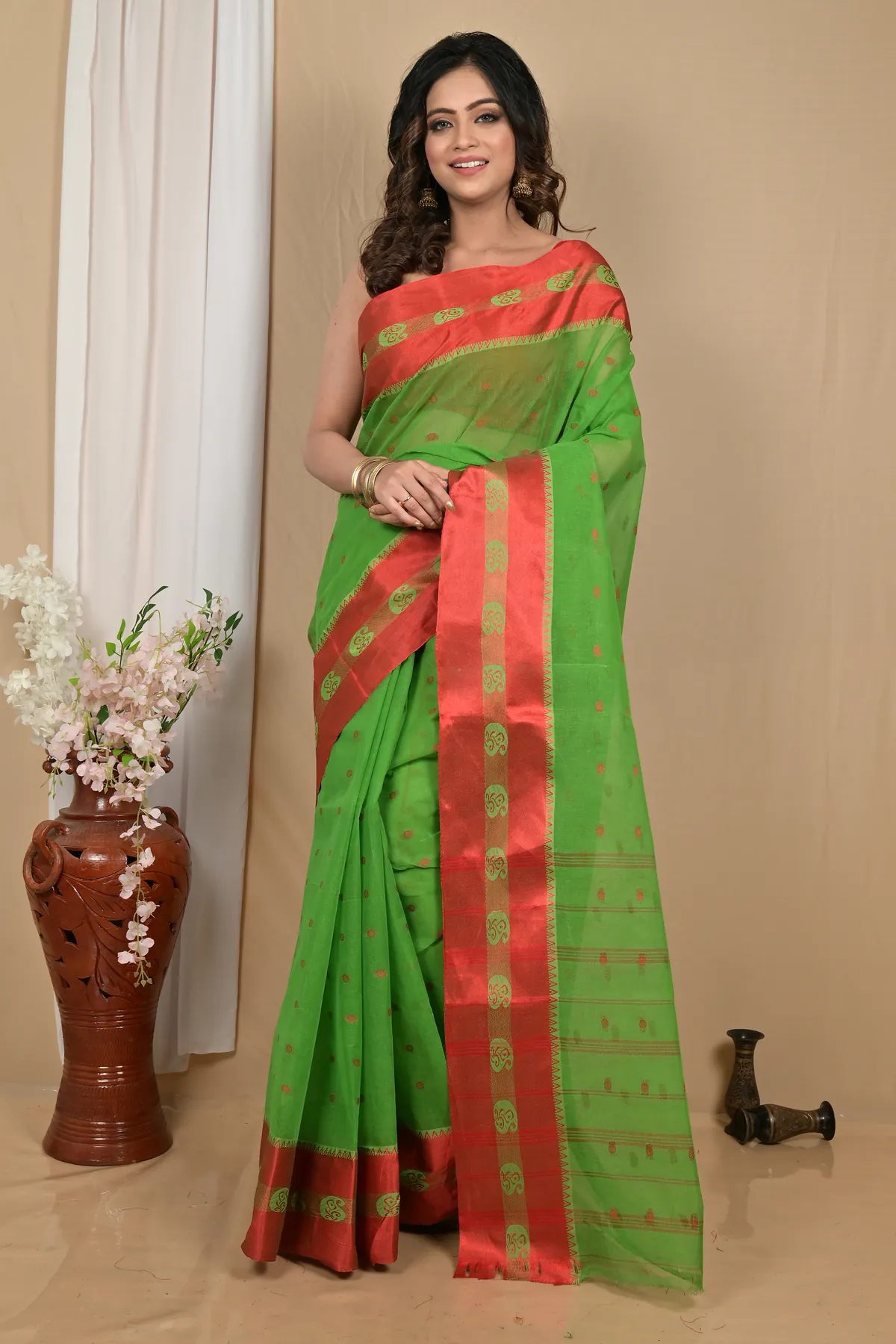 DipDiya Pure Cotton Green Red Achma Artisan Woven Tant Sarees