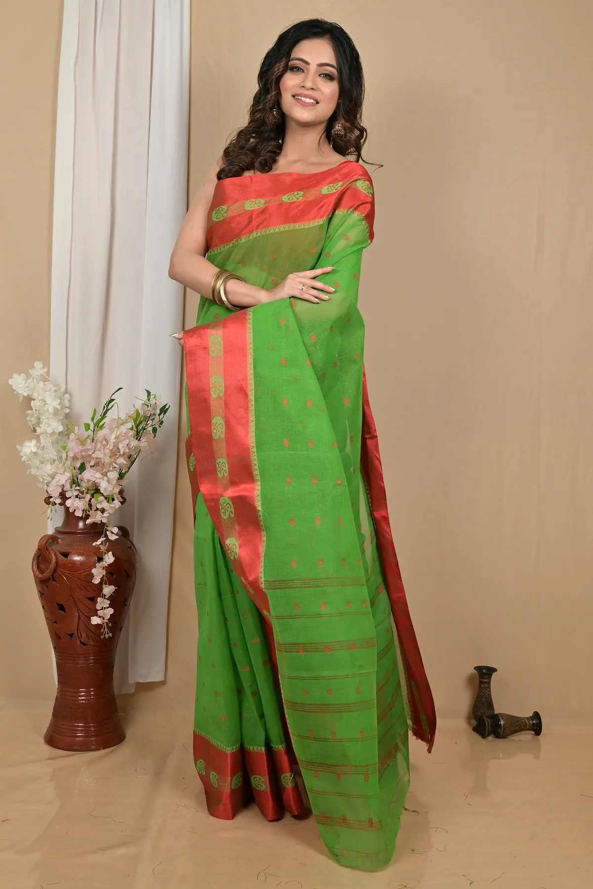 DipDiya Pure Cotton Green Red Achma Artisan Woven Tant Sarees