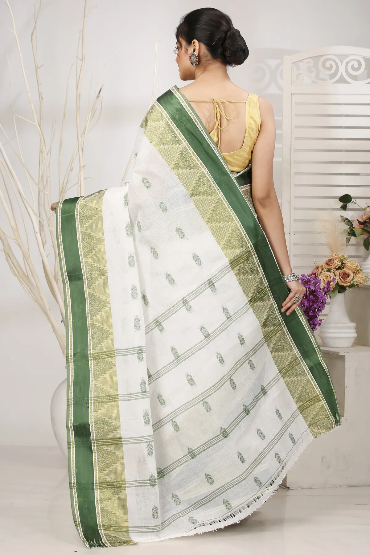 DipDiya Pure Cotton Green Sadasob Handcrafted Elegance Tant Sarees