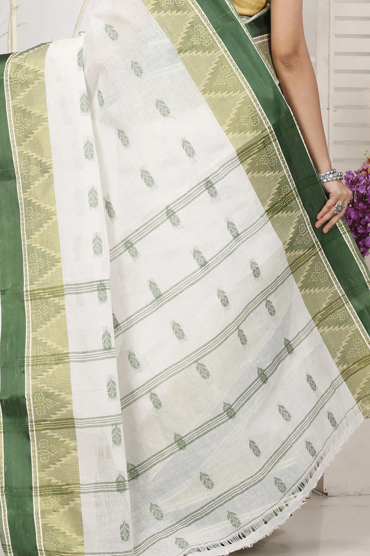 DipDiya Pure Cotton Green Sadasob Handcrafted Elegance Tant Sarees