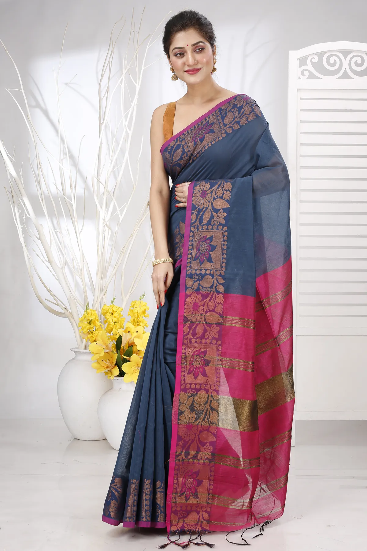 DipDiya Pure Cotton Green Swarno Handcrafted Elegance Handloom Sarees