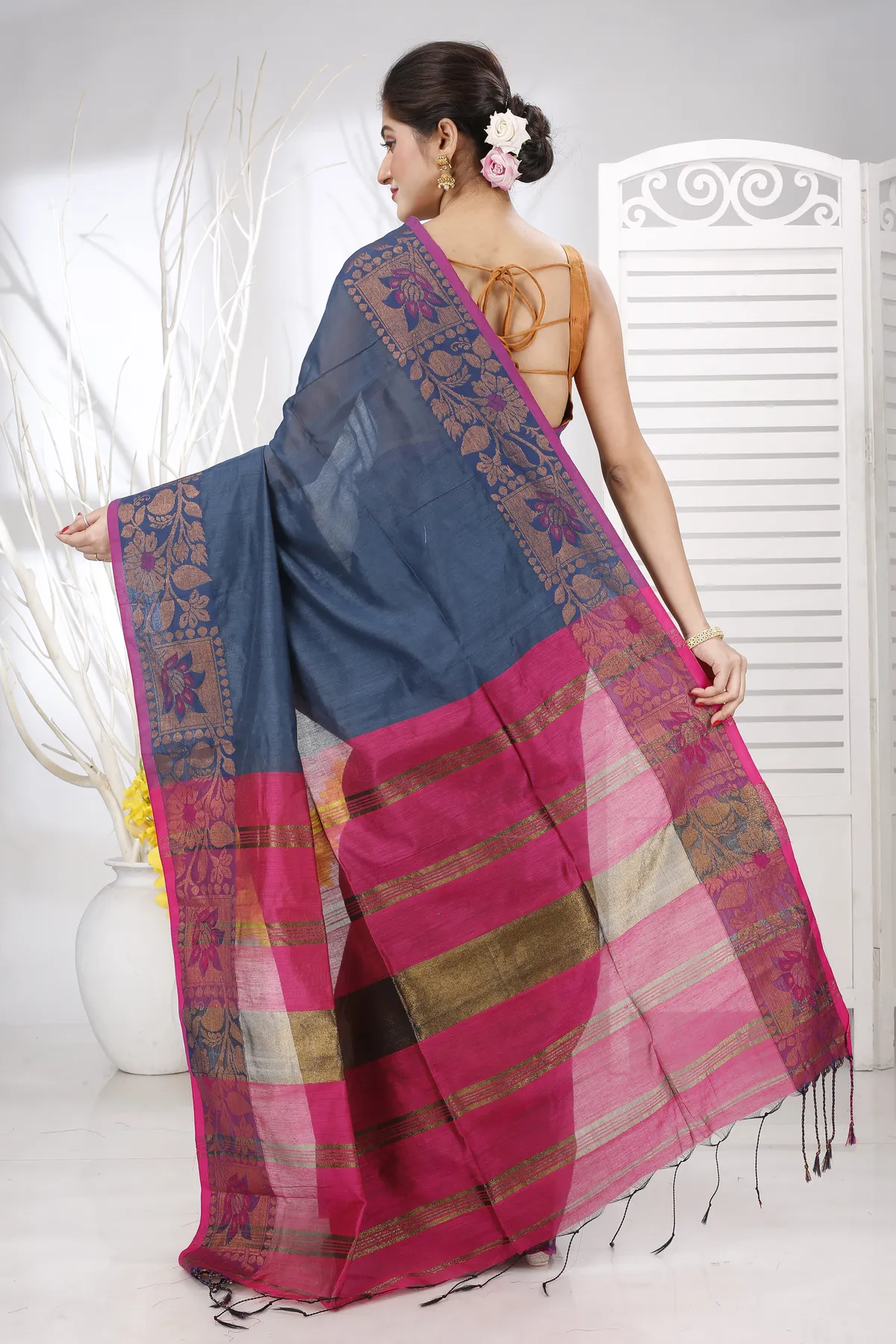 DipDiya Pure Cotton Green Swarno Handcrafted Elegance Handloom Sarees