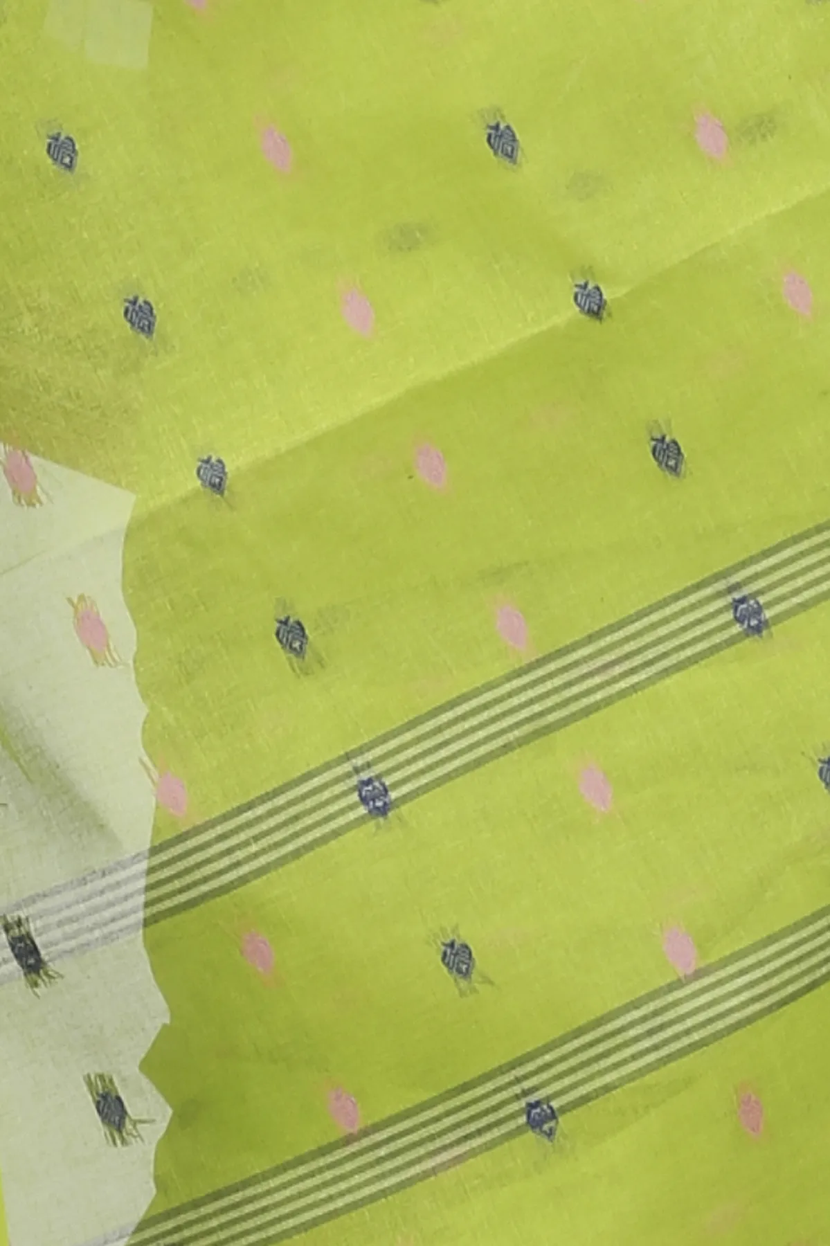 DipDiya Pure Cotton Green Uvra Classic Grace Tant Sarees