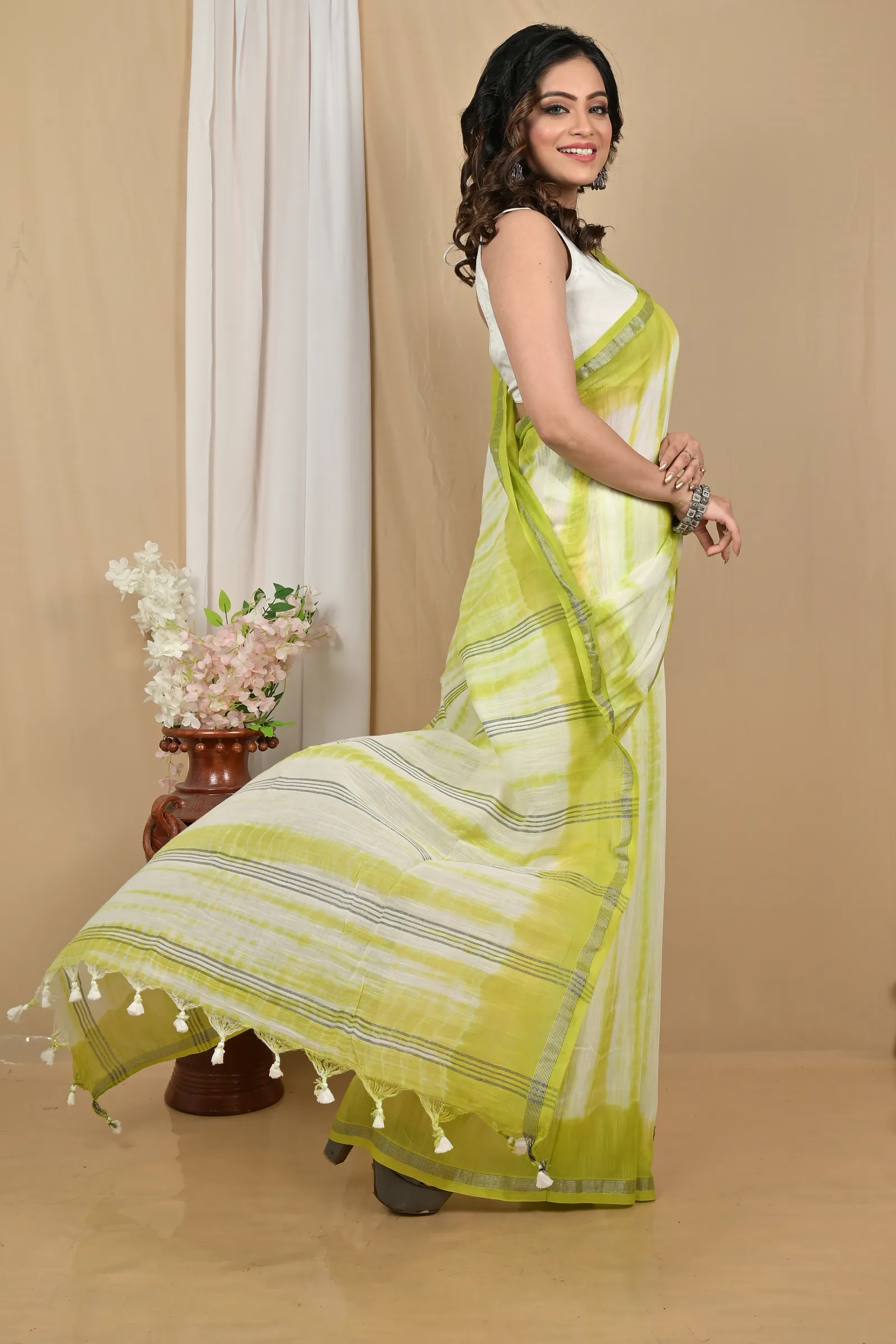 DipDiya Pure Cotton Green White Achmol Classic Bengali Badhni Dye Sarees