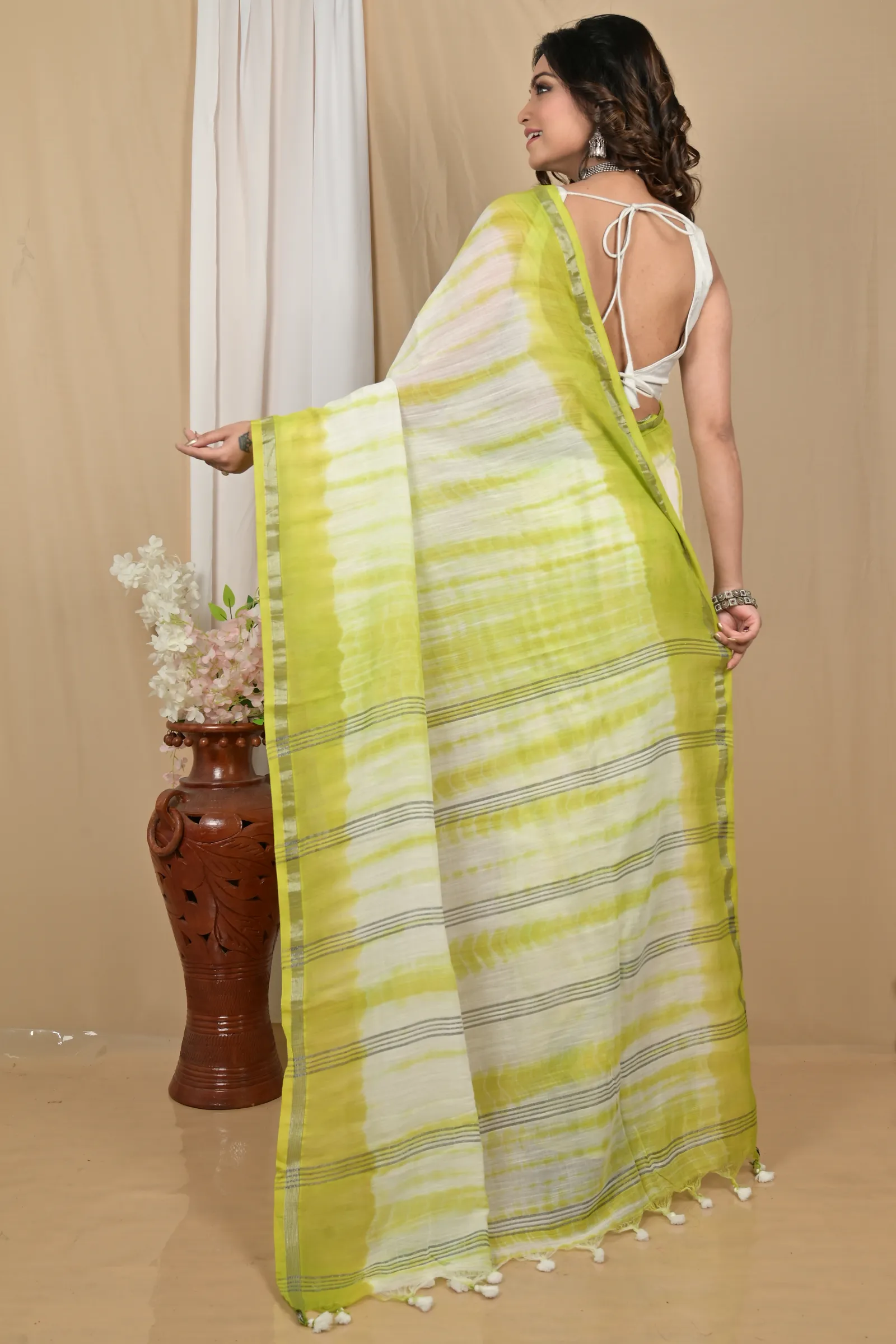 DipDiya Pure Cotton Green White Achmol Classic Bengali Badhni Dye Sarees