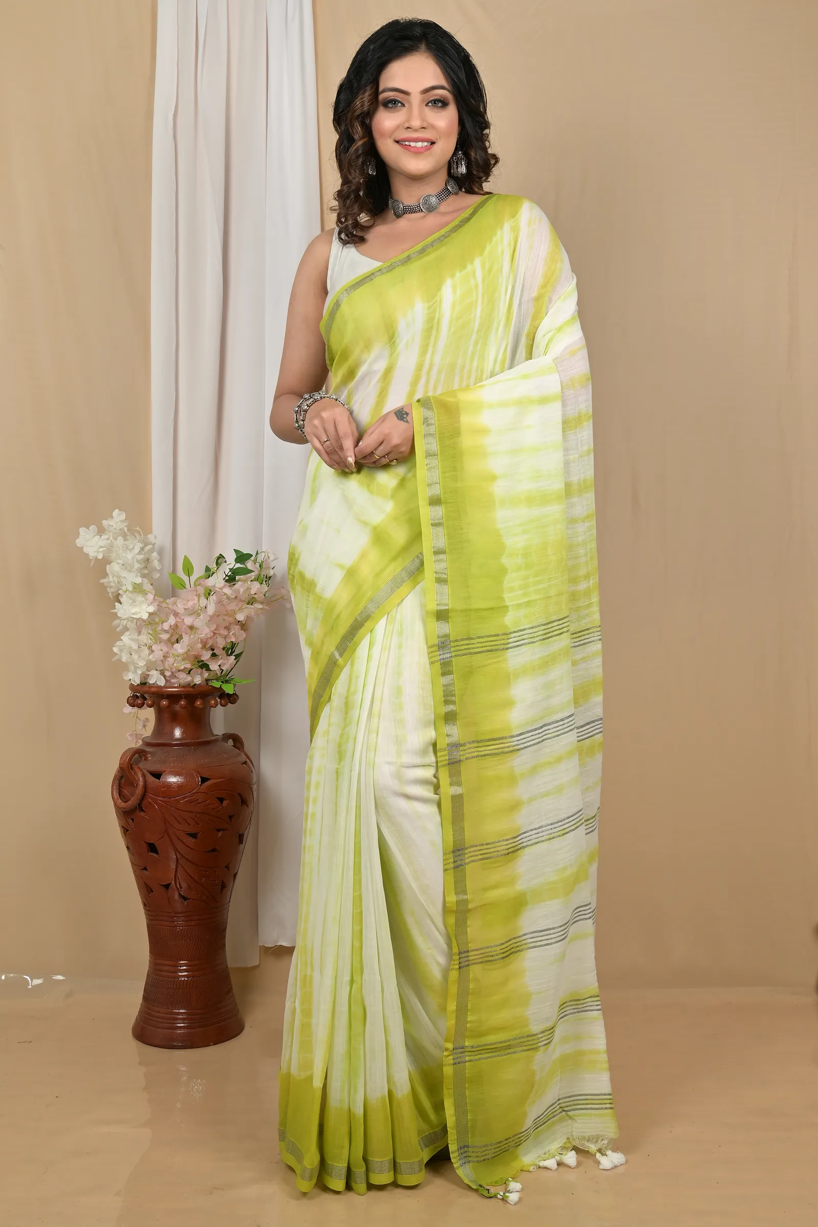 DipDiya Pure Cotton Green White Achmol Classic Bengali Badhni Dye Sarees