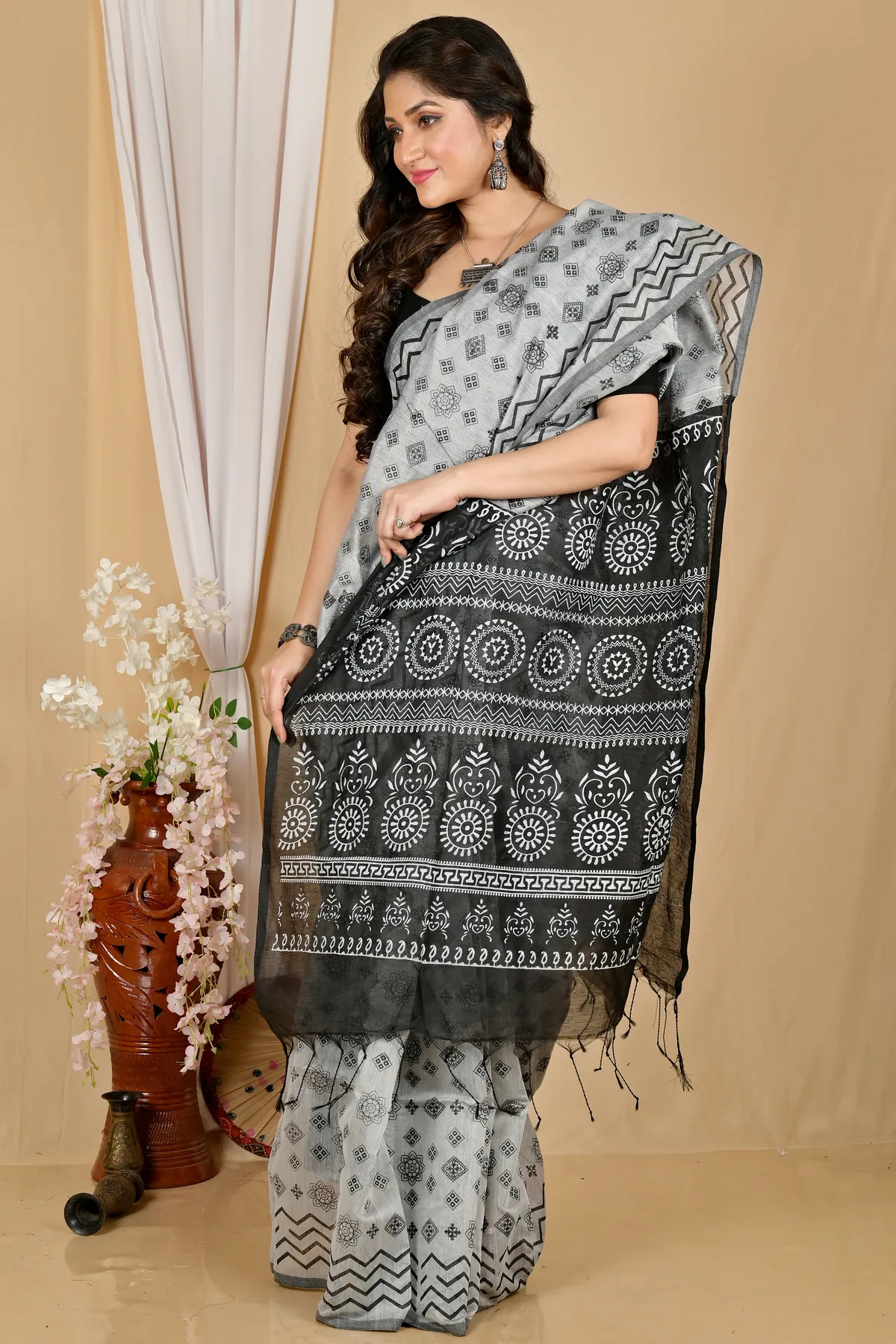 DipDiya Pure Cotton Grey Black Senak The Bengali Classic Printed Handloom Sarees
