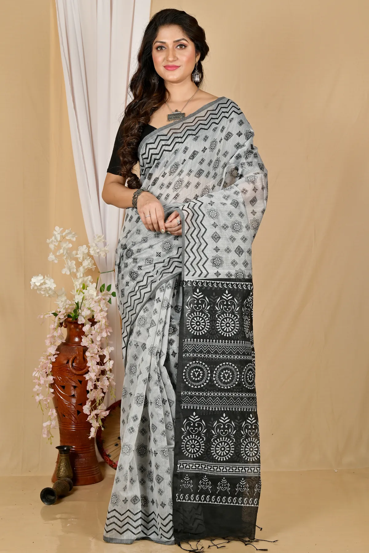 DipDiya Pure Cotton Grey Black Senak The Bengali Classic Printed Handloom Sarees