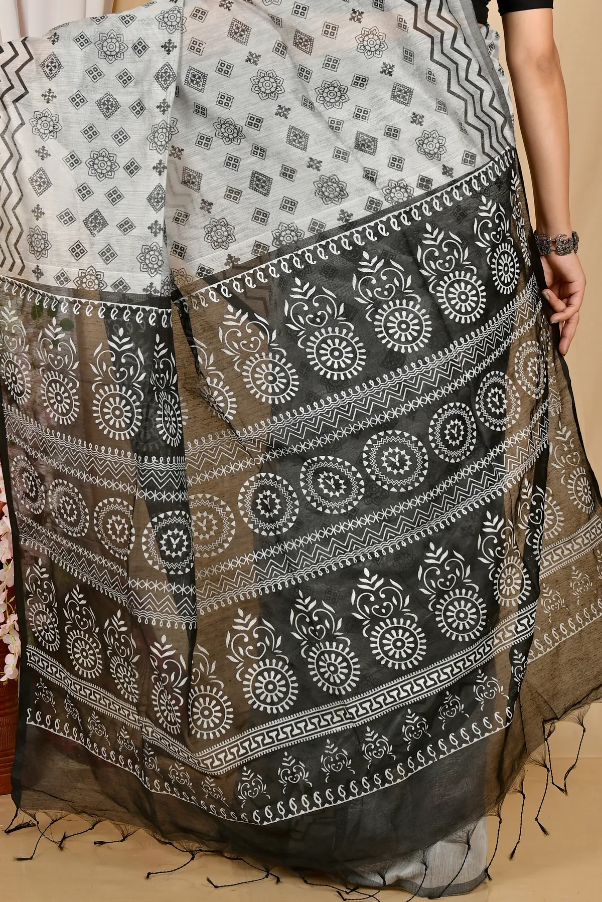 DipDiya Pure Cotton Grey Black Senak The Bengali Classic Printed Handloom Sarees